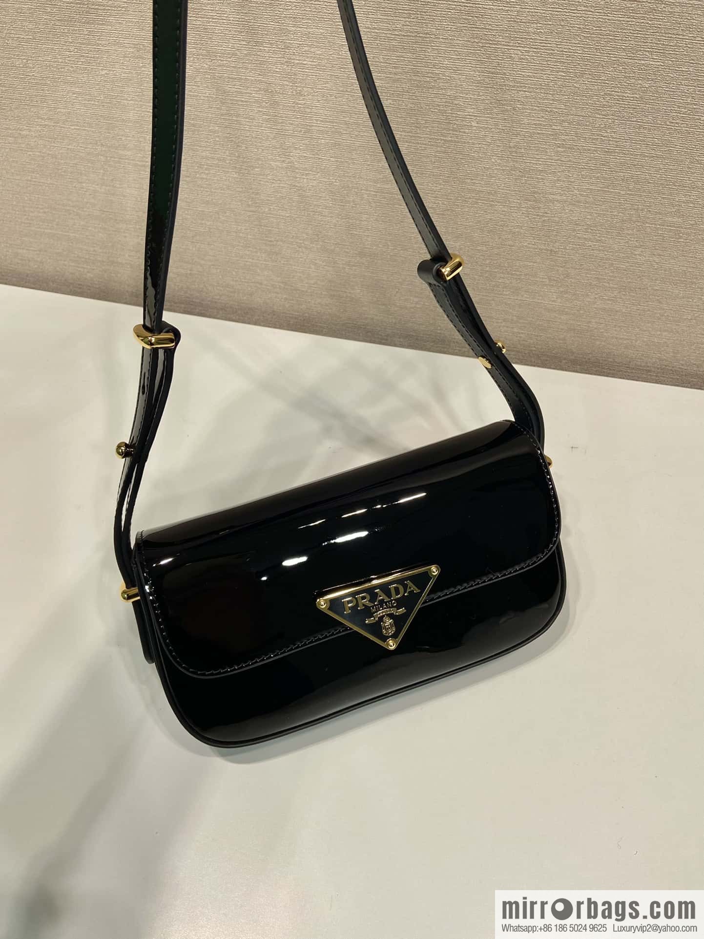 PRADA 🎉 new 🎉 1BD339 patent leather 🎉🎉 black