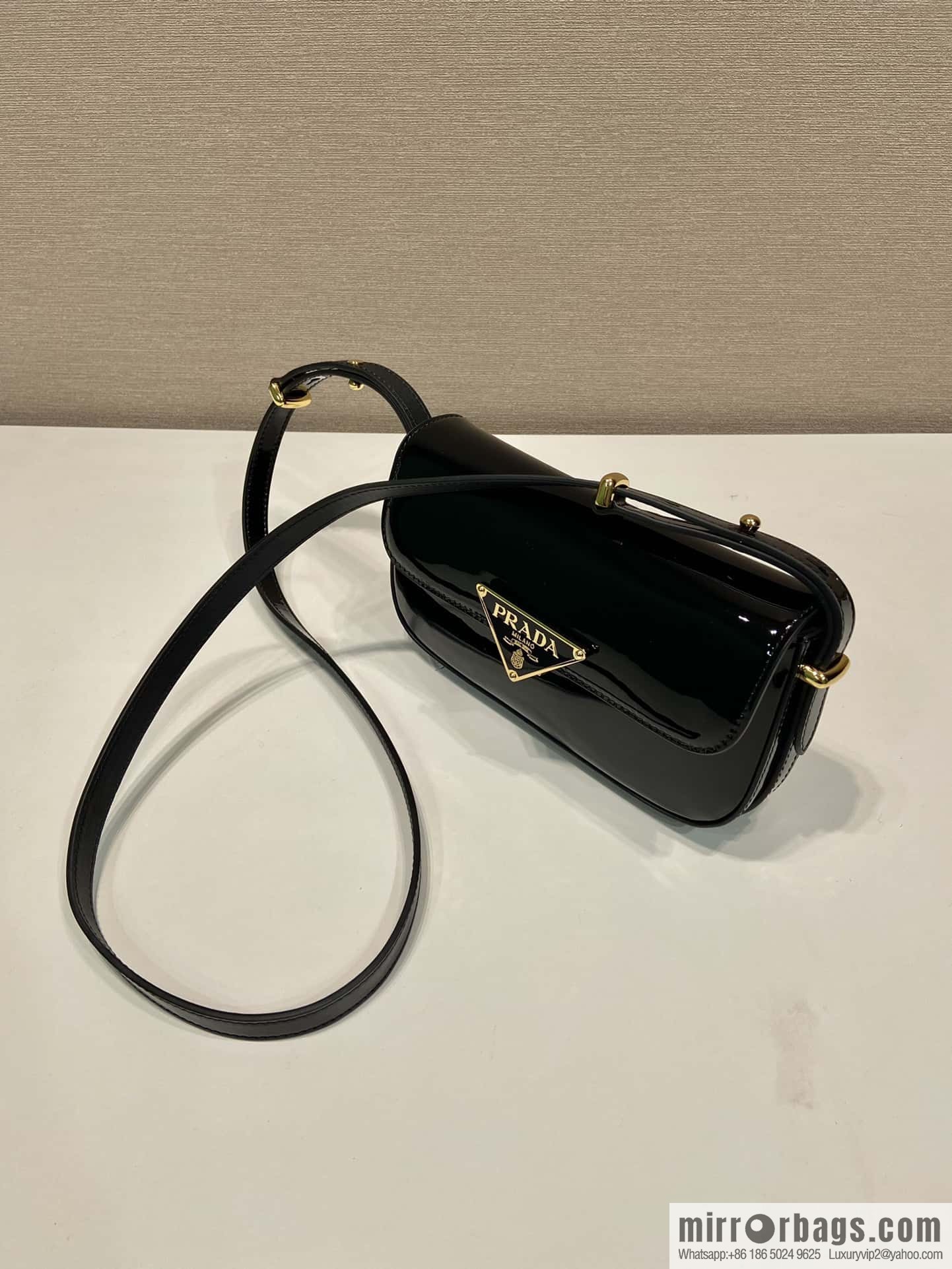 PRADA 🎉 new 🎉 1BD339 patent leather 🎉🎉 black