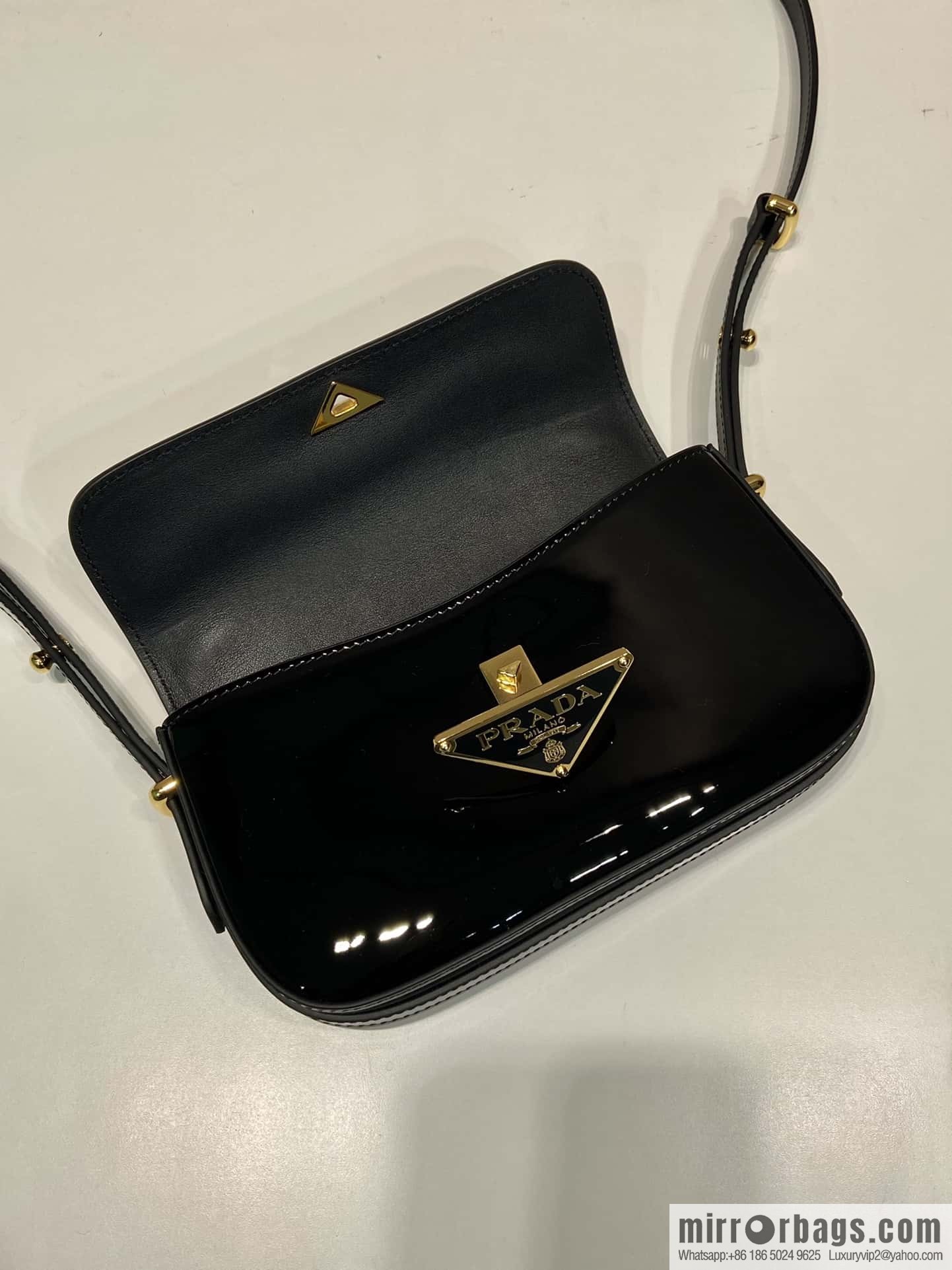 PRADA 🎉 new 🎉 1BD339 patent leather 🎉🎉 black
