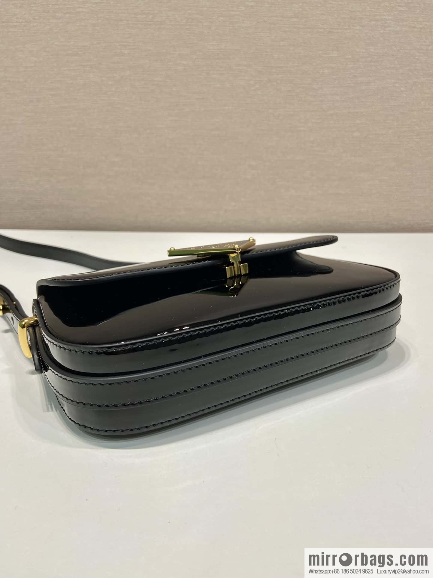 PRADA 🎉 new 🎉 1BD339 patent leather 🎉🎉 black