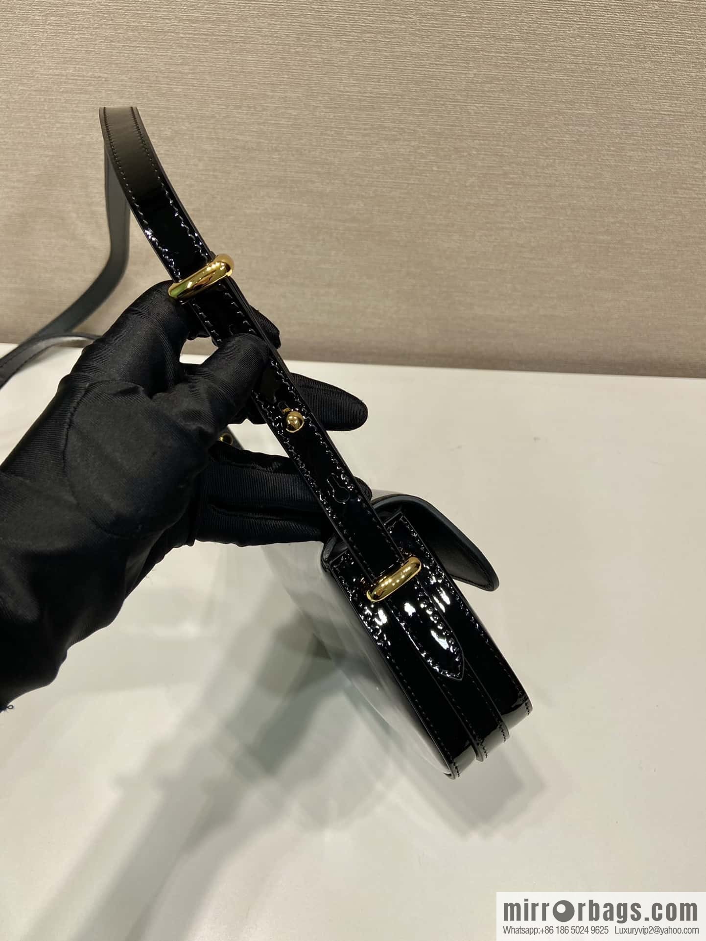 PRADA 🎉 new 🎉 1BD339 patent leather 🎉🎉 black
