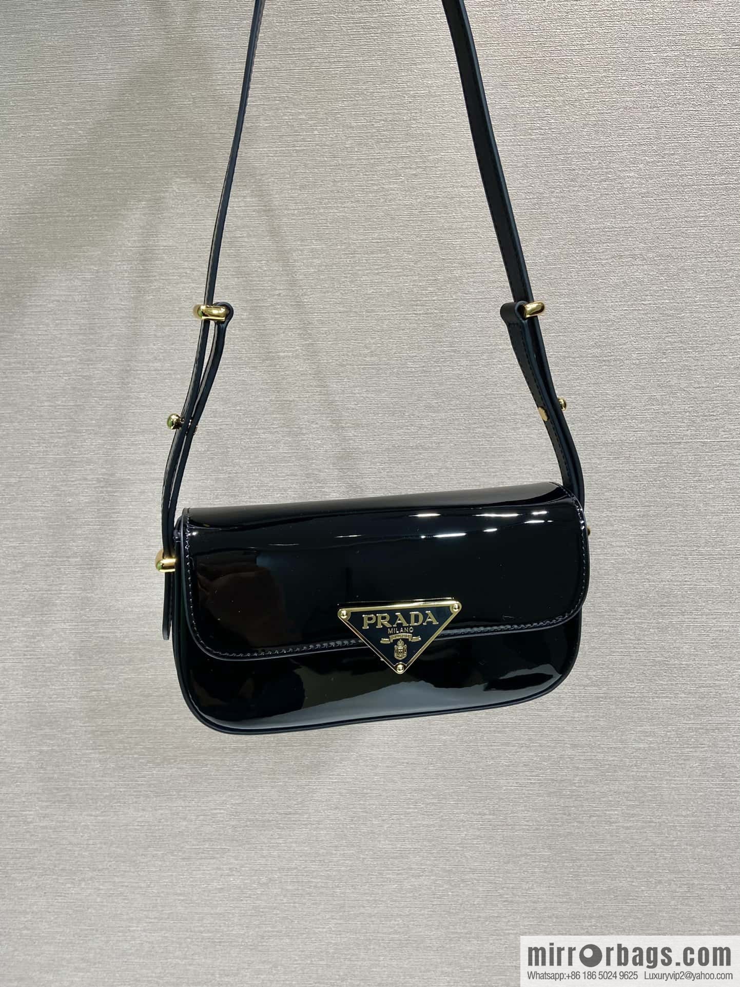 PRADA 🎉 new 🎉 1BD339 patent leather 🎉🎉 black