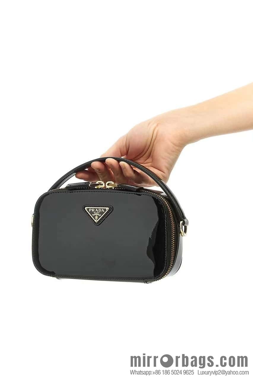 PRADA 🎉 new 🎉 1BH206 patent leather 🎉🎉 black