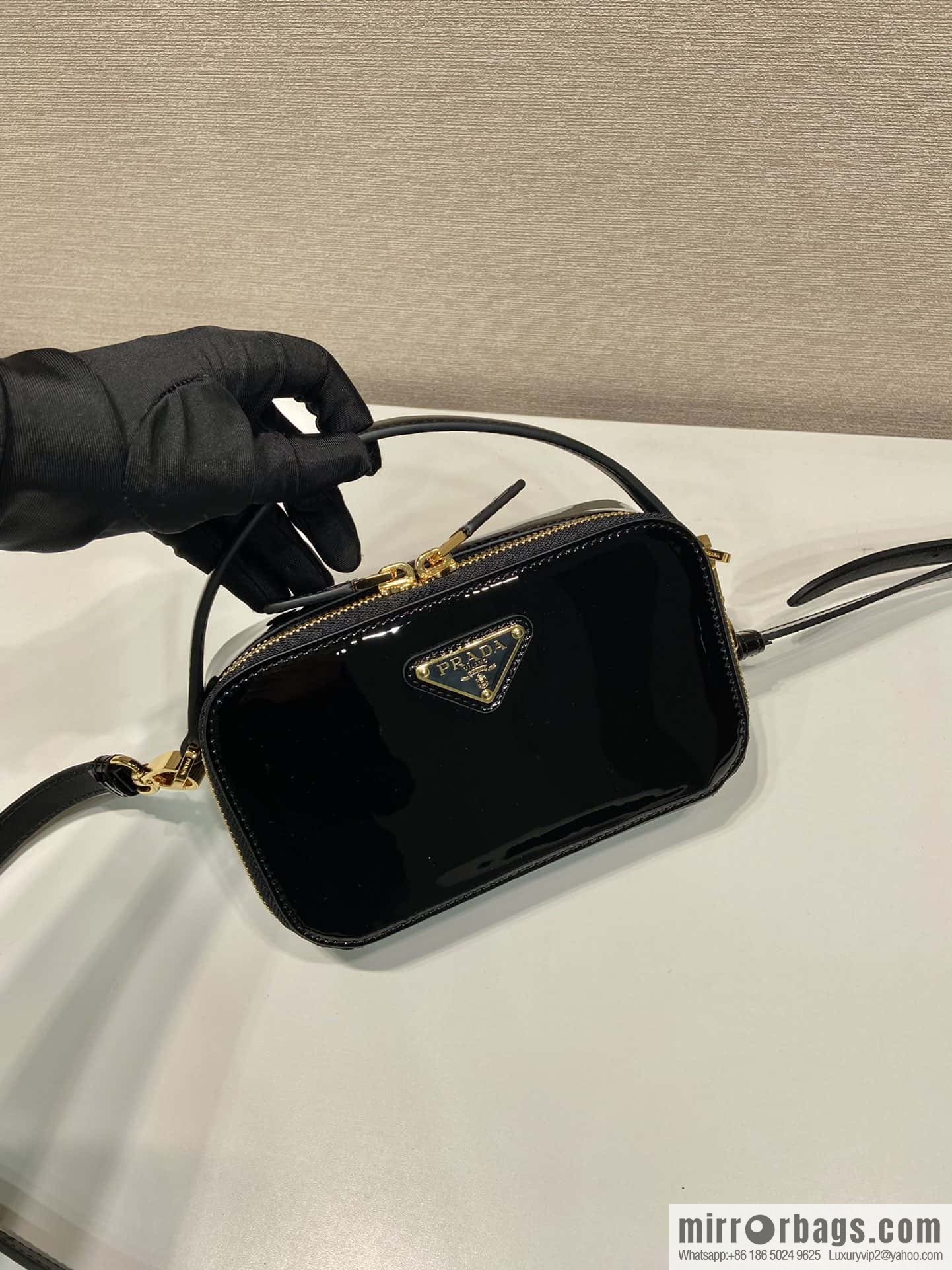 PRADA 🎉 new 🎉 1BH206 patent leather 🎉🎉 black