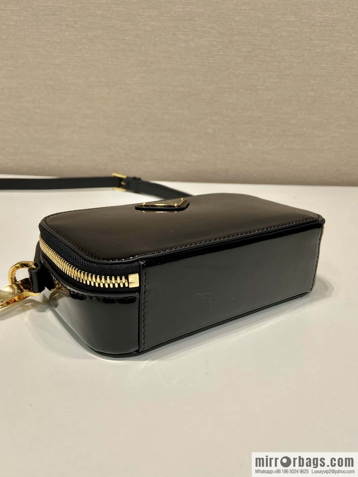 PRADA 🎉 new 🎉 1BH206 patent leather 🎉🎉 black