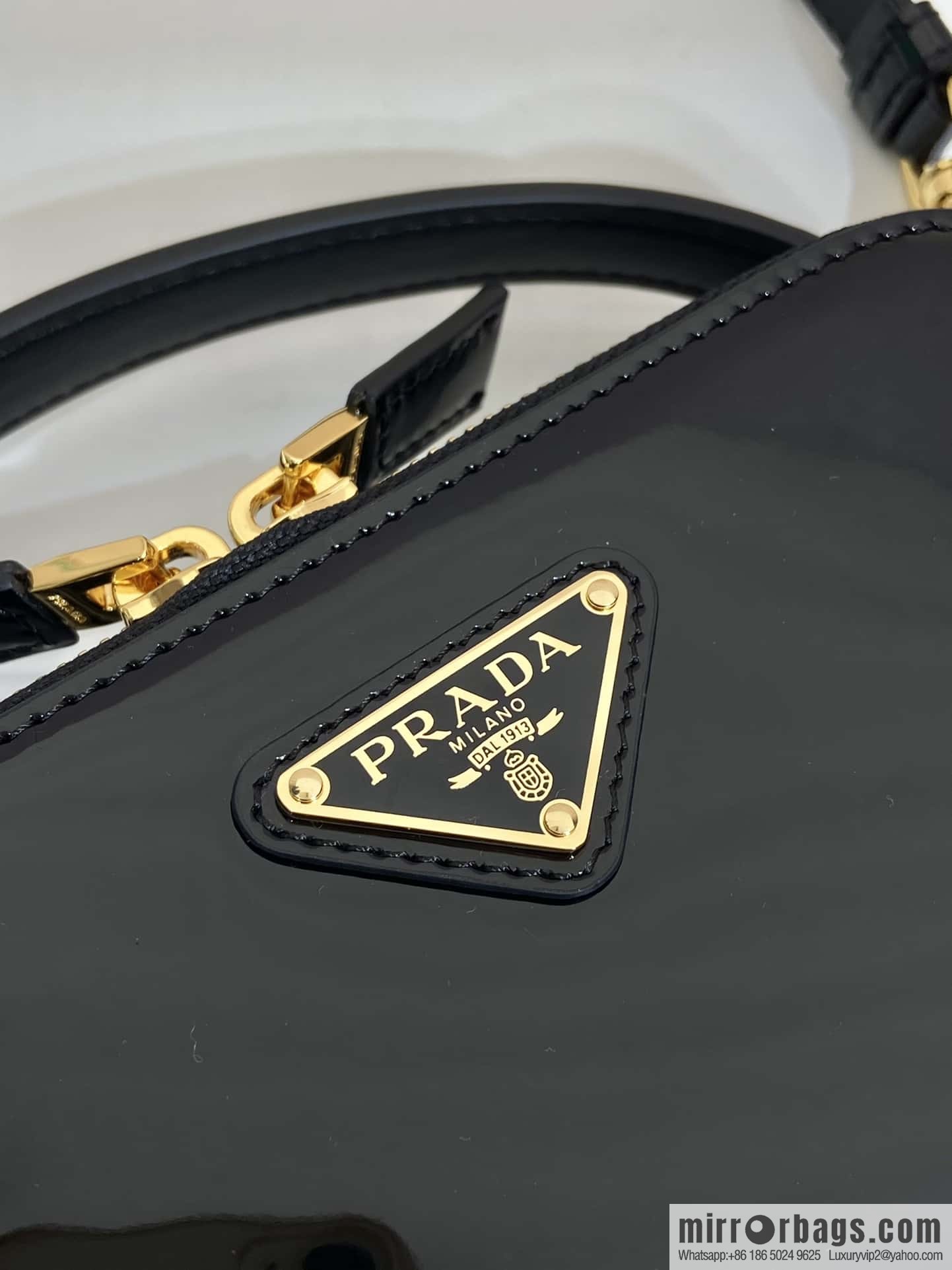 PRADA 🎉 new 🎉 1BH206 patent leather 🎉🎉 black