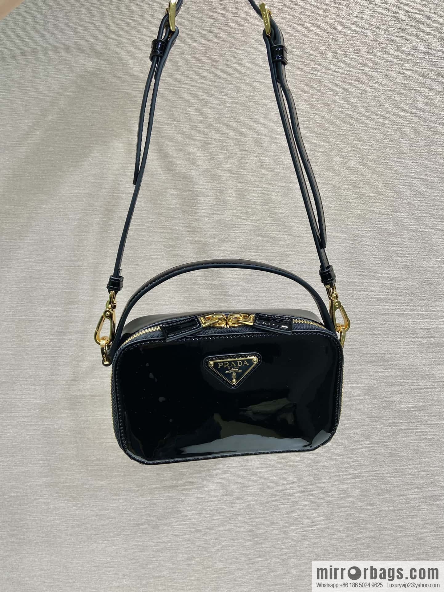 PRADA 🎉 new 🎉 1BH206 patent leather 🎉🎉 black