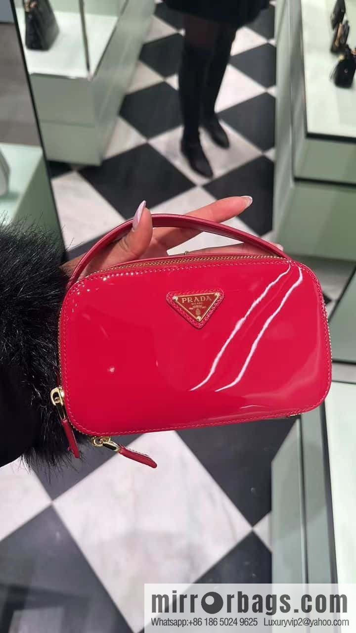 PRADA 🎉 new 🎉 1BH206 patent leather 🎉🎉 red