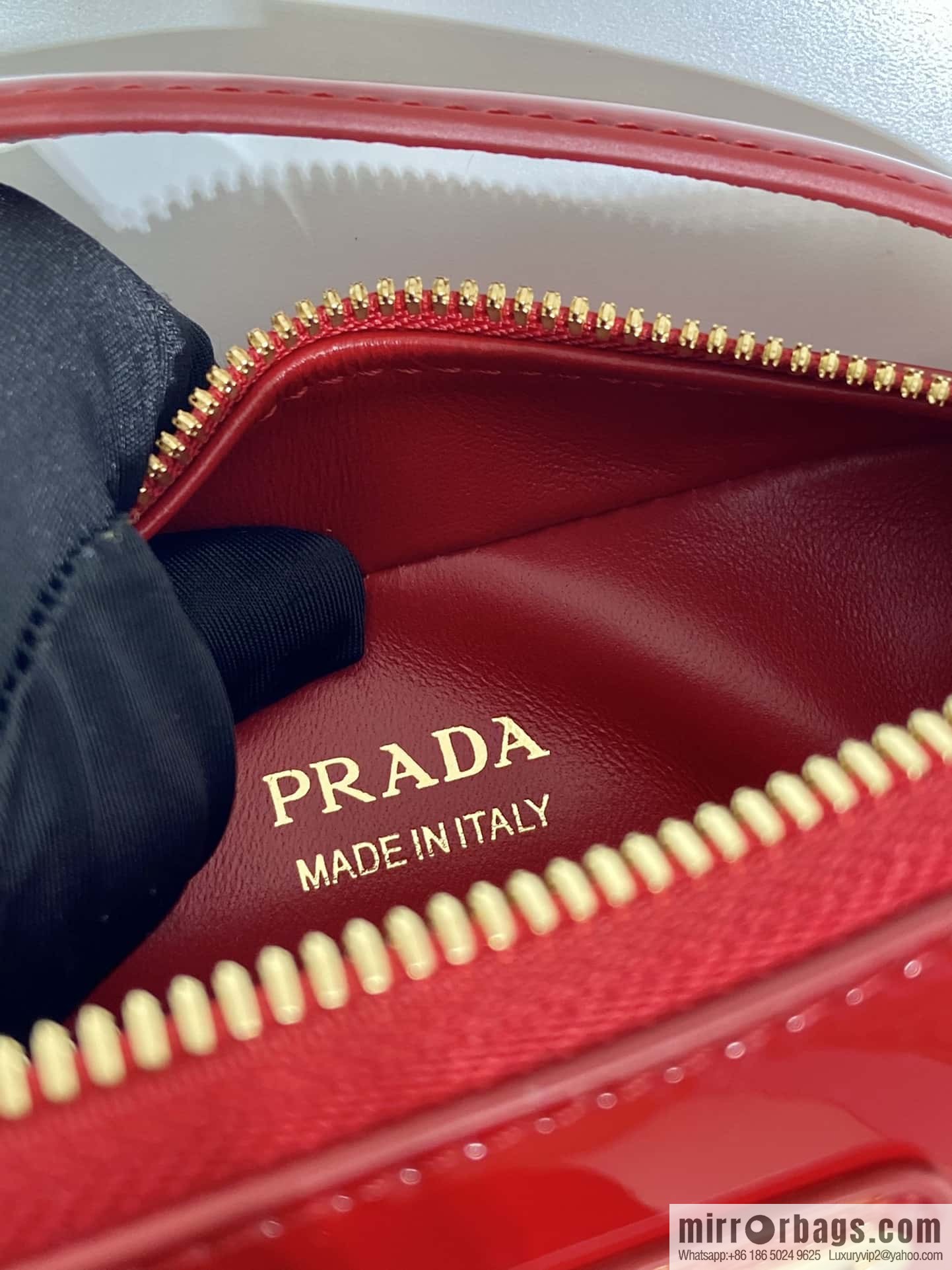 PRADA 🎉 new 🎉 1BH206 patent leather 🎉🎉 red