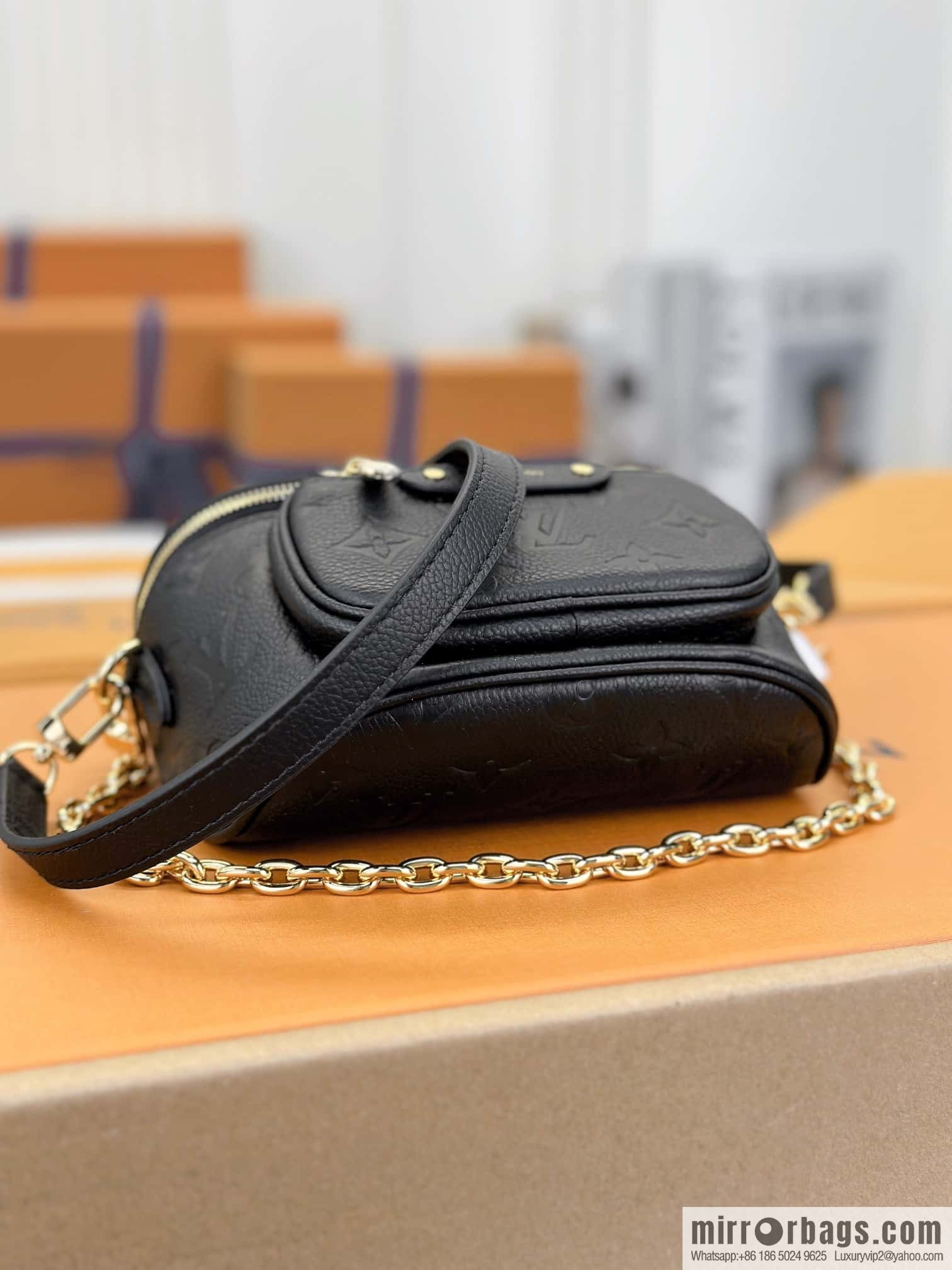LV M46917 Mini Bumbag