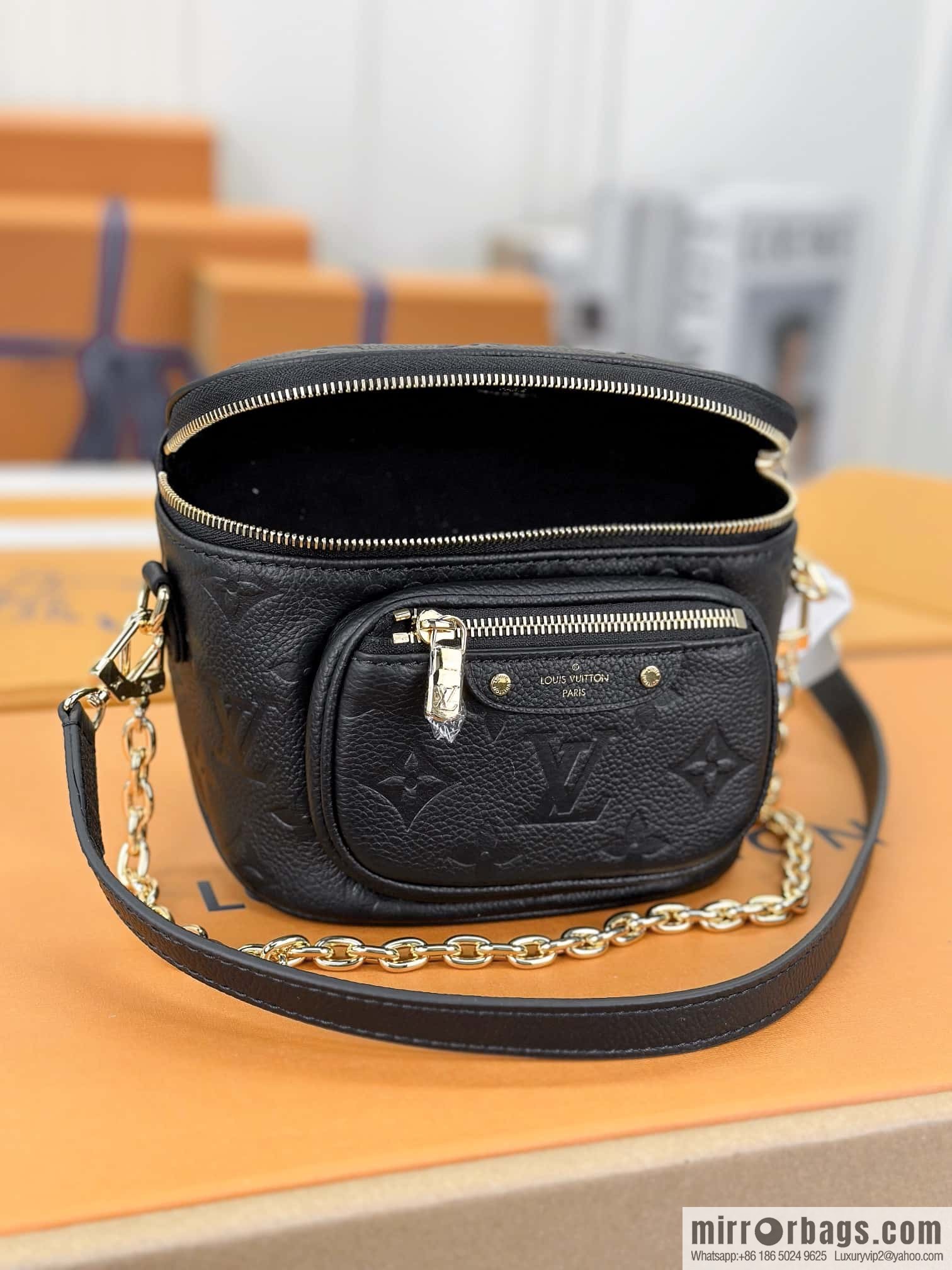 LV M46917 Mini Bumbag