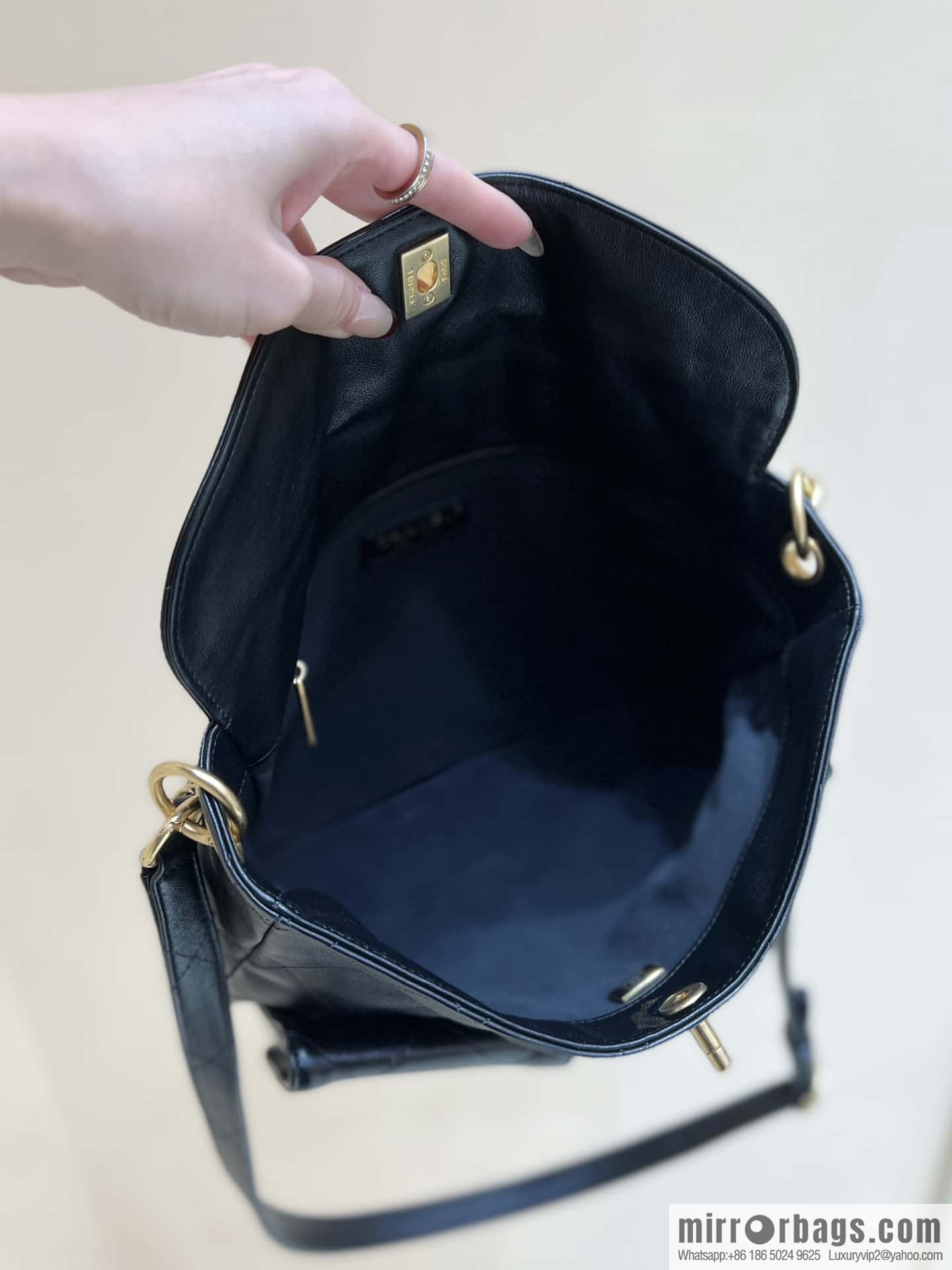 CHANEL 24P spring and summer trailer series big hit hobo Vintage bag AS4668 black