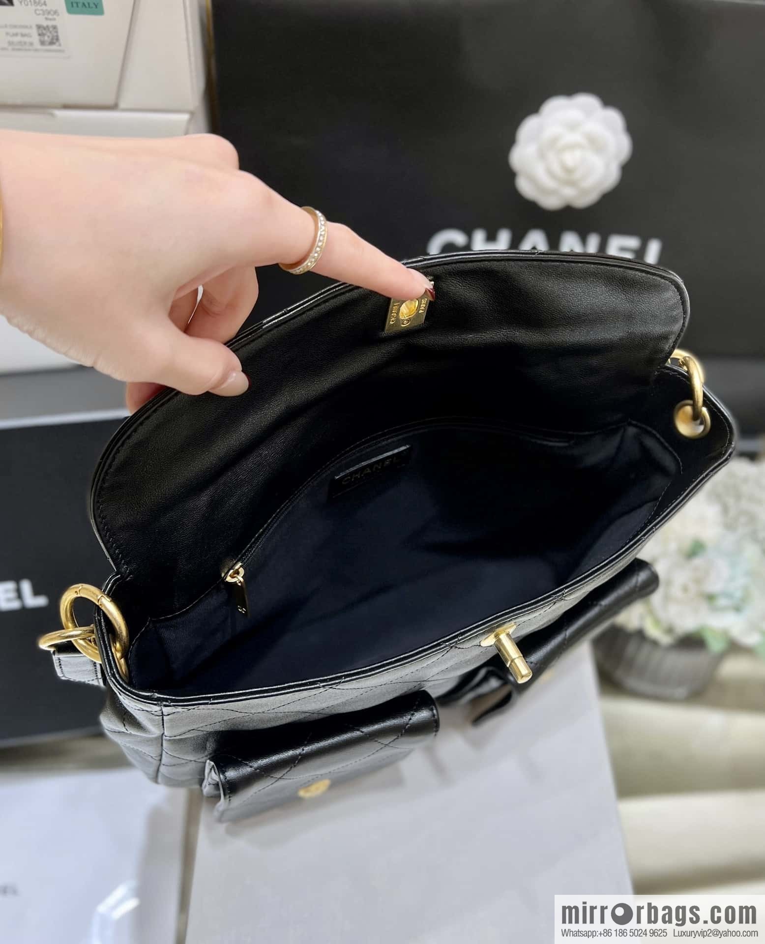 CHANEL 24P spring and summer trailer series big hit hobo Vintage bag AS4668 black