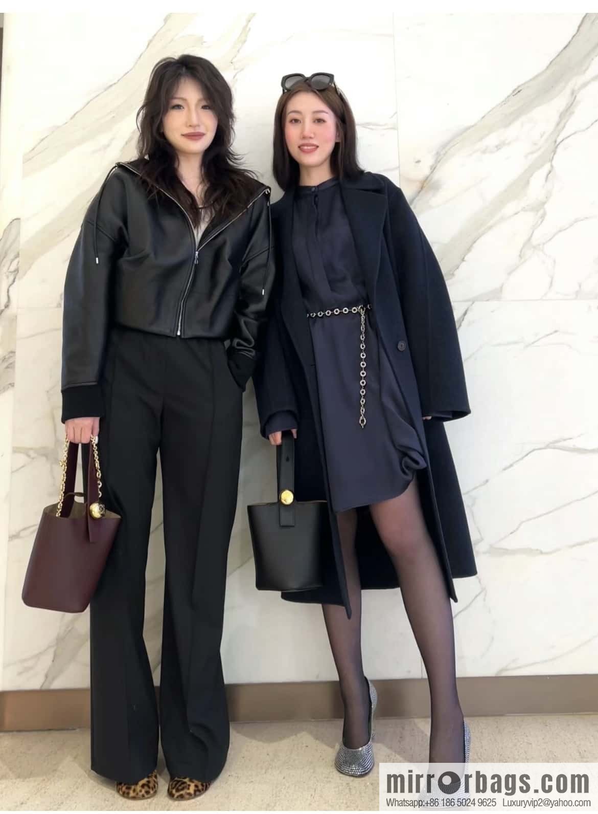 LOEWE Pebble bucket bag 0703 black 24.5CM