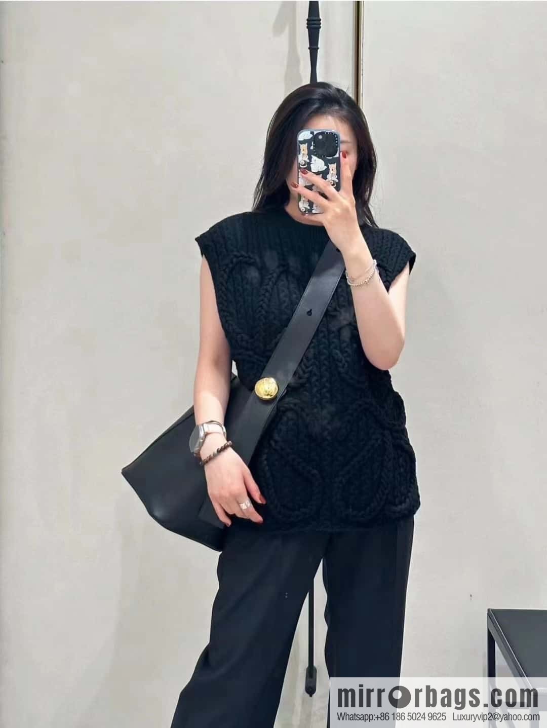 LOEWE Pebble bucket bag 0703 black 24.5CM