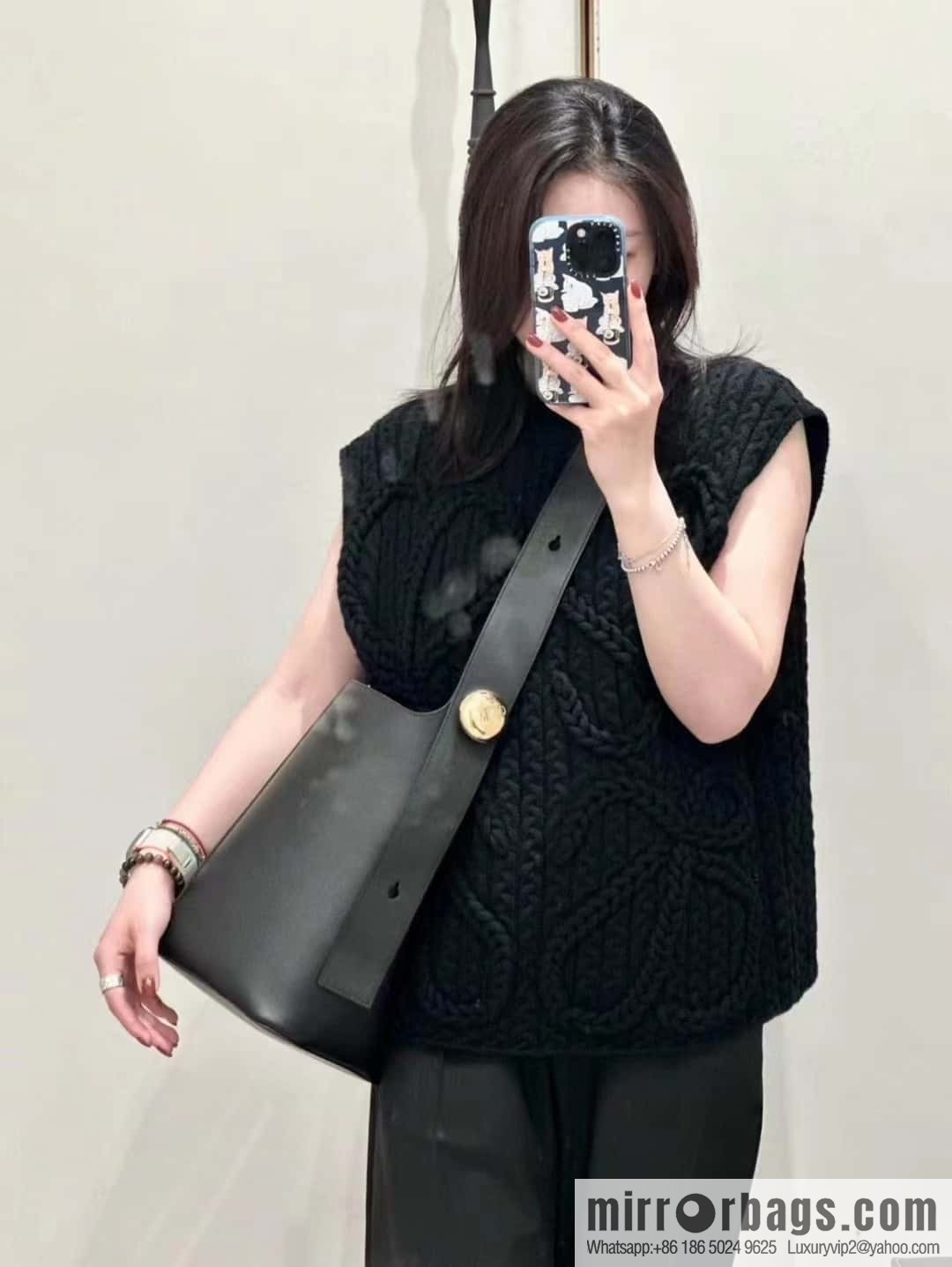 LOEWE Pebble bucket bag 0703 black 24.5CM