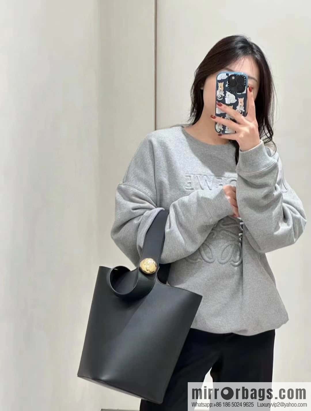 LOEWE Pebble bucket bag 0703 black 24.5CM