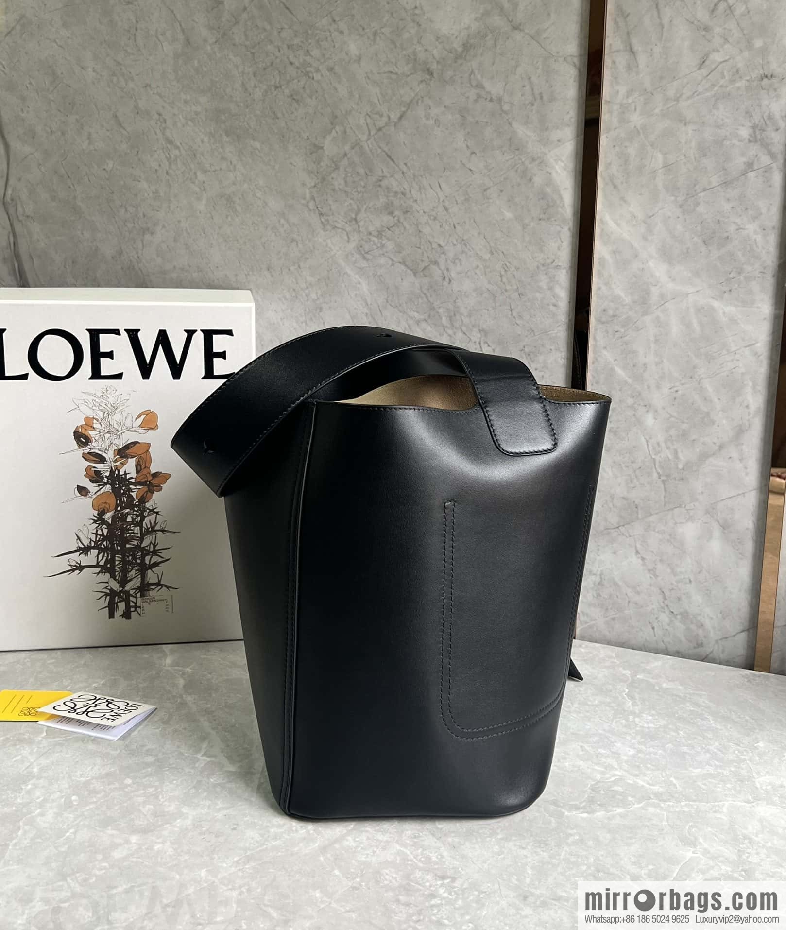 LOEWE Pebble bucket bag 0703 black 24.5CM