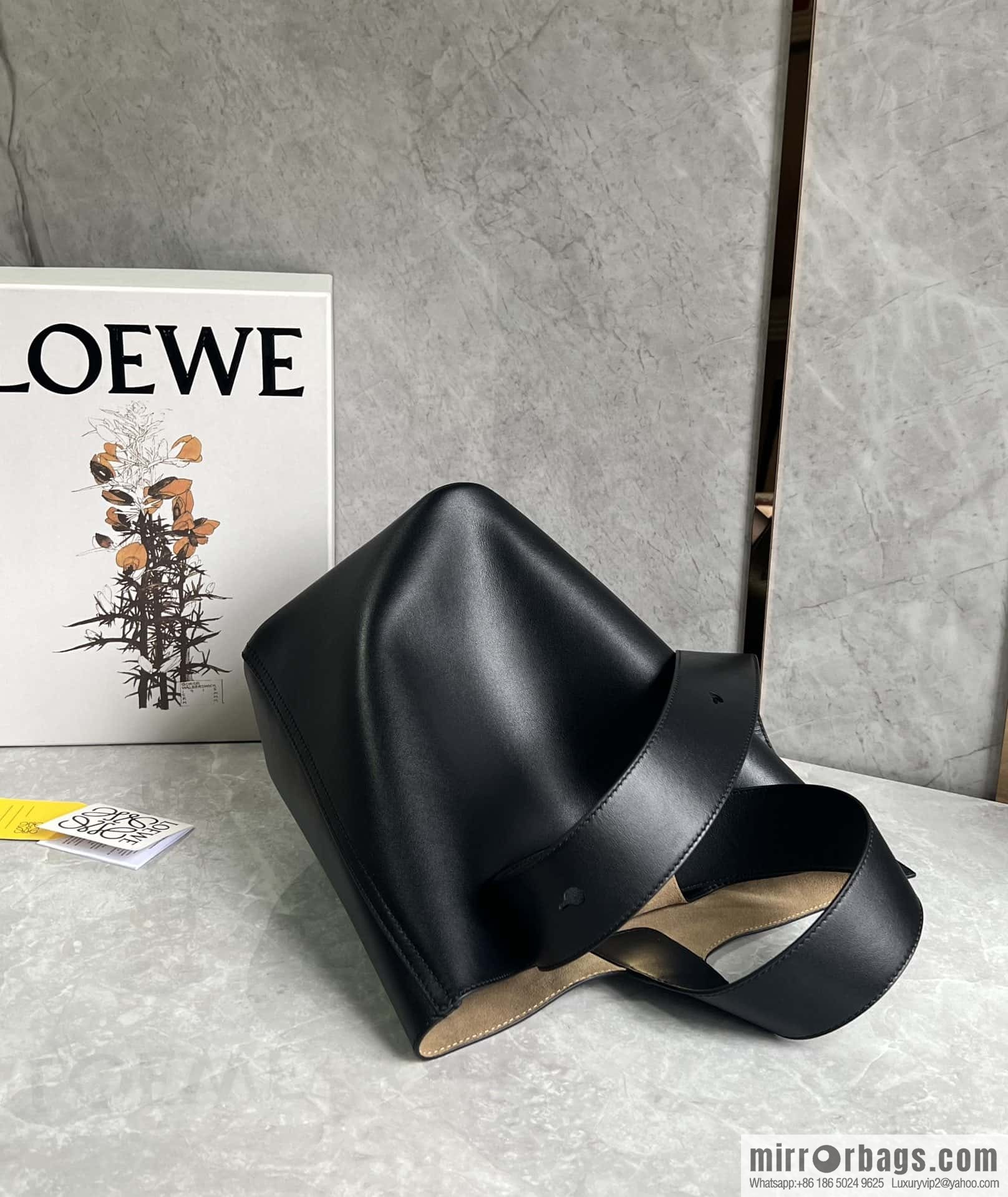 LOEWE Pebble bucket bag 0703 black 24.5CM