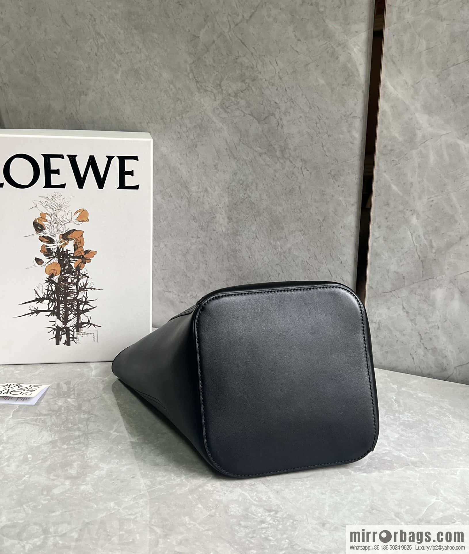 LOEWE Pebble bucket bag 0703 black 24.5CM
