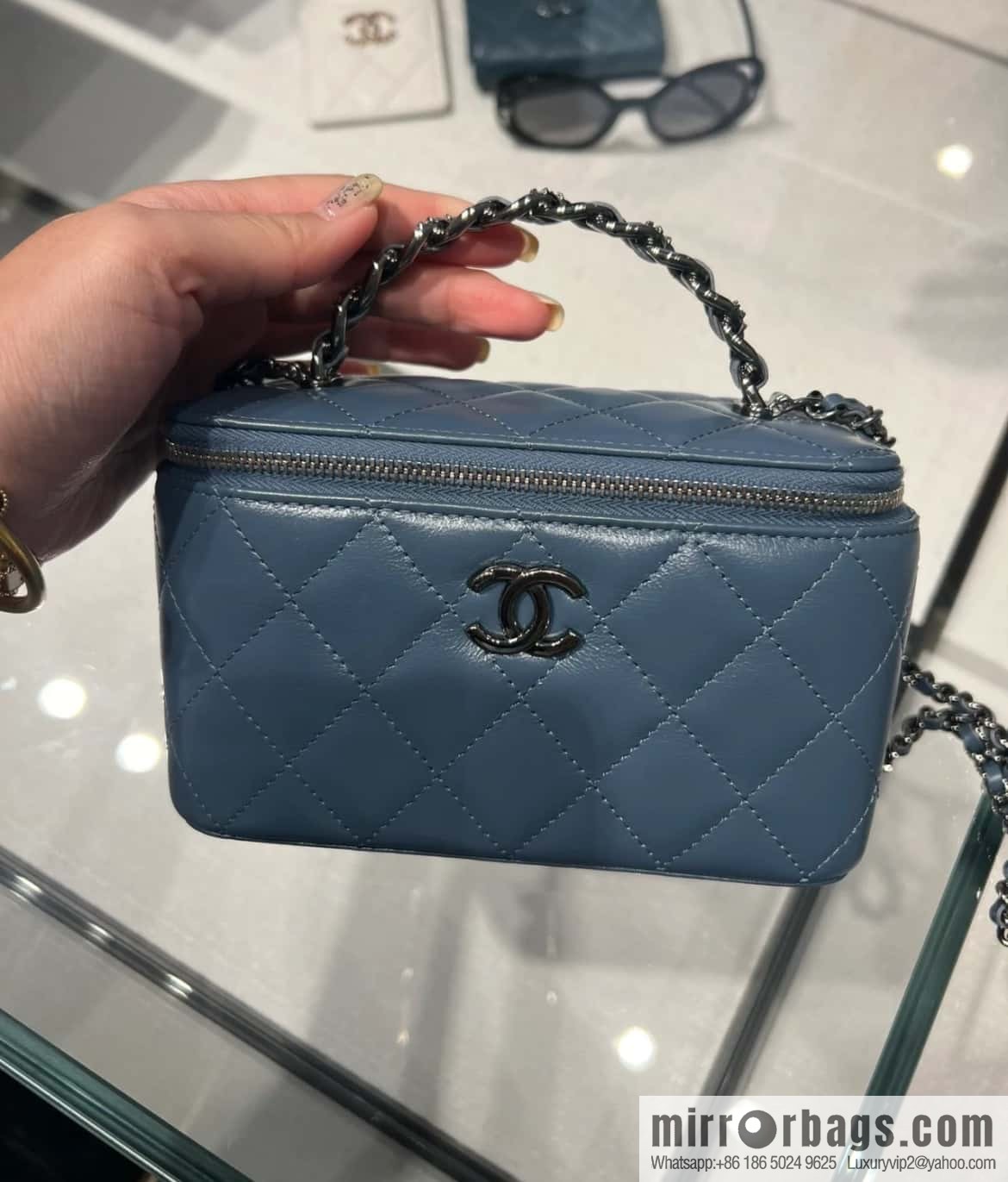 𝗖𝗛𝗔𝗡𝗘𝗟 𝟮𝟯𝗸 rhinestone handle long box, haze blue 🔜 AP3593