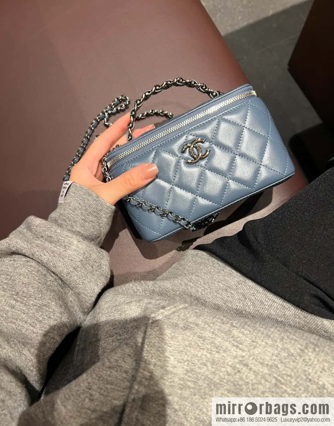 𝗖𝗛𝗔𝗡𝗘𝗟 𝟮𝟯𝗸 rhinestone handle long box, haze blue 🔜 AP3593