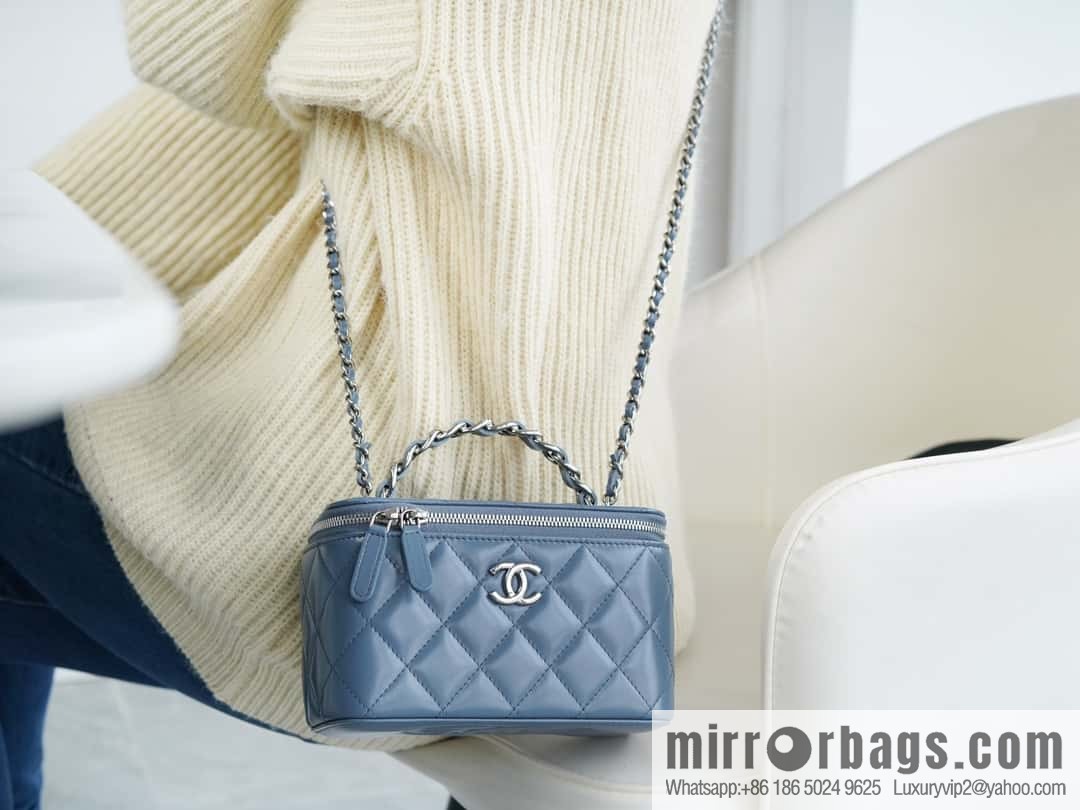 𝗖𝗛𝗔𝗡𝗘𝗟 𝟮𝟯𝗸 rhinestone handle long box, haze blue 🔜 AP3593