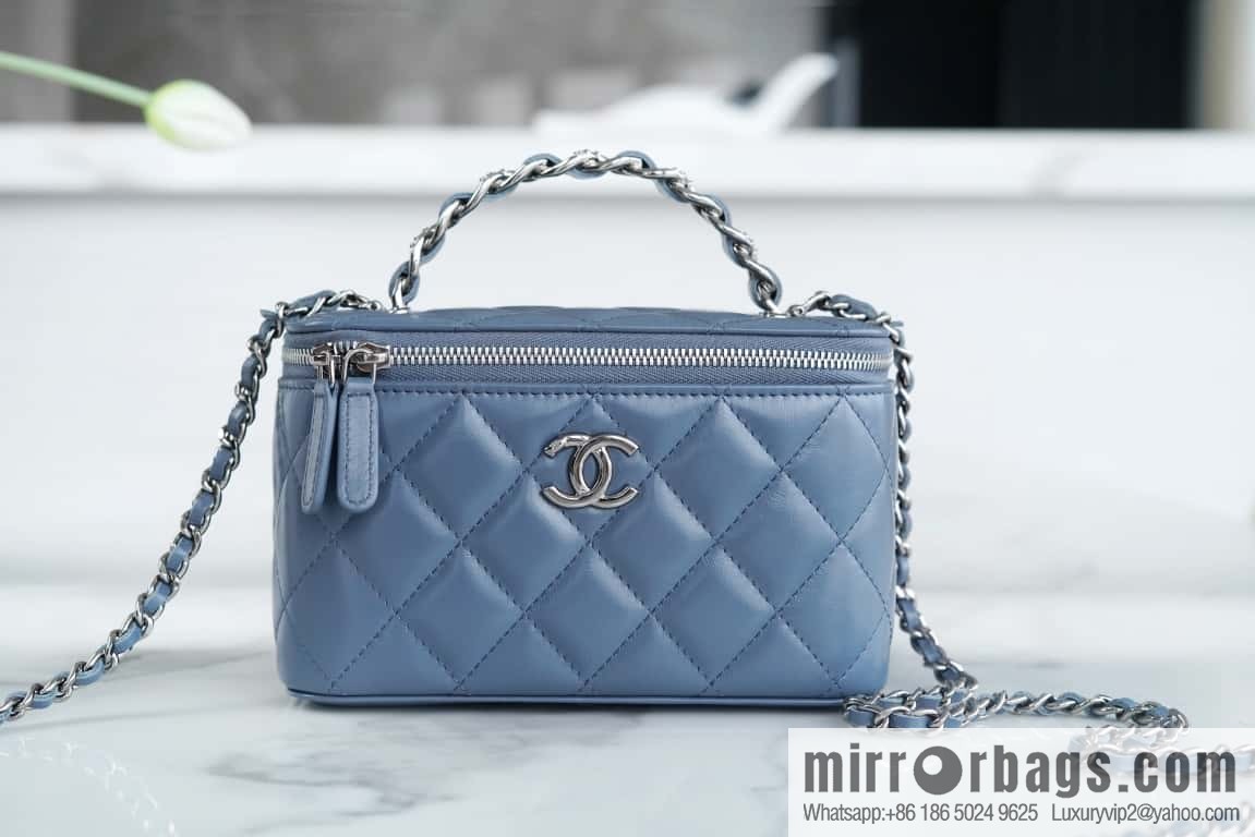 𝗖𝗛𝗔𝗡𝗘𝗟 𝟮𝟯𝗸 rhinestone handle long box, haze blue 🔜 AP3593