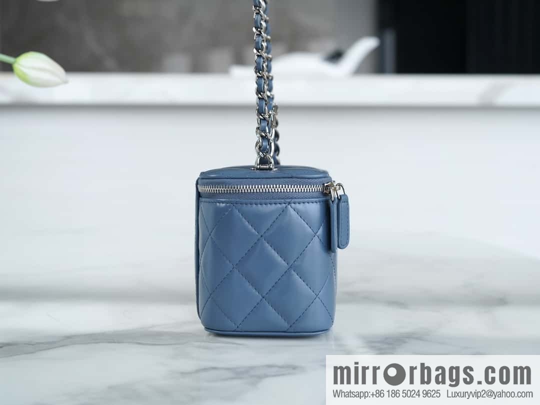𝗖𝗛𝗔𝗡𝗘𝗟 𝟮𝟯𝗸 rhinestone handle long box, haze blue 🔜 AP3593