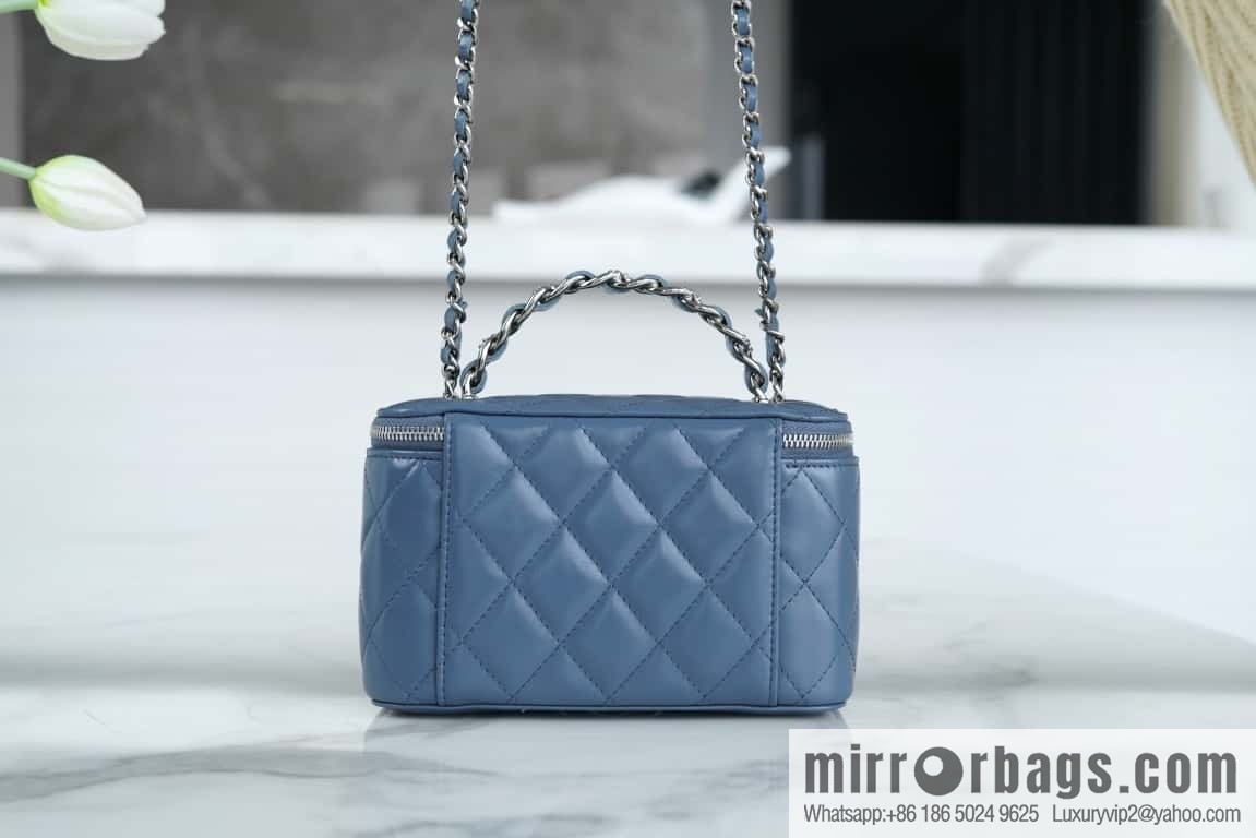 𝗖𝗛𝗔𝗡𝗘𝗟 𝟮𝟯𝗸 rhinestone handle long box, haze blue 🔜 AP3593