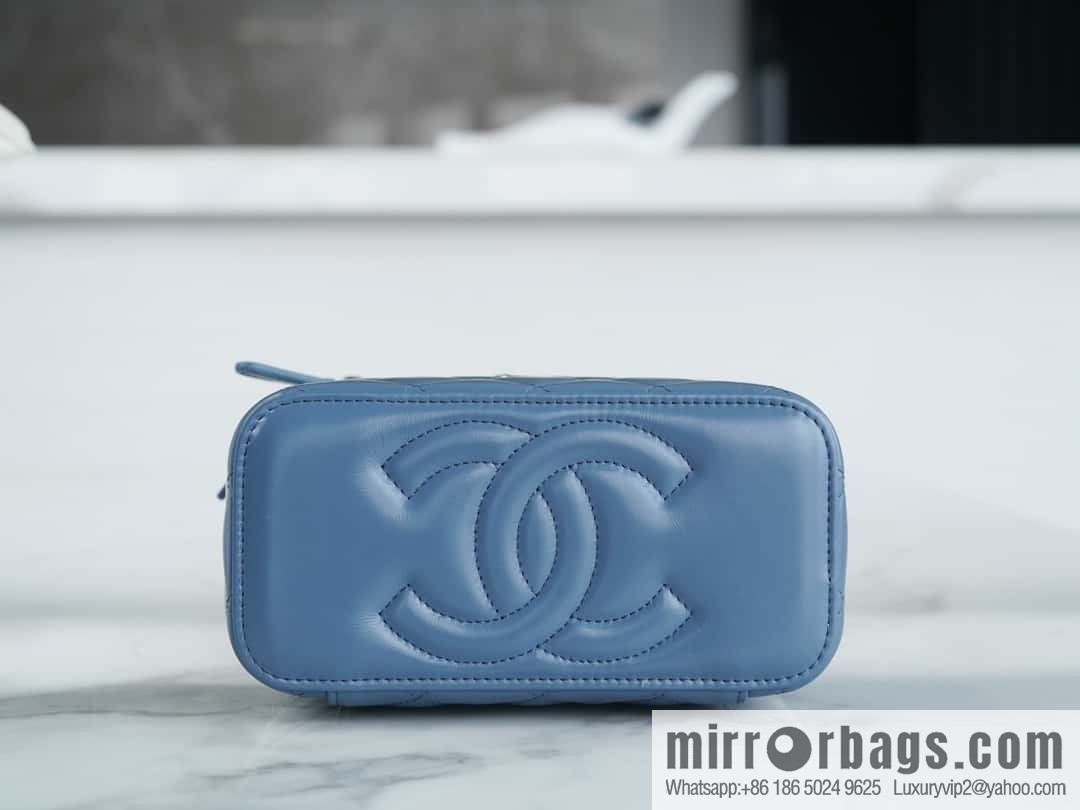 𝗖𝗛𝗔𝗡𝗘𝗟 𝟮𝟯𝗸 rhinestone handle long box, haze blue 🔜 AP3593