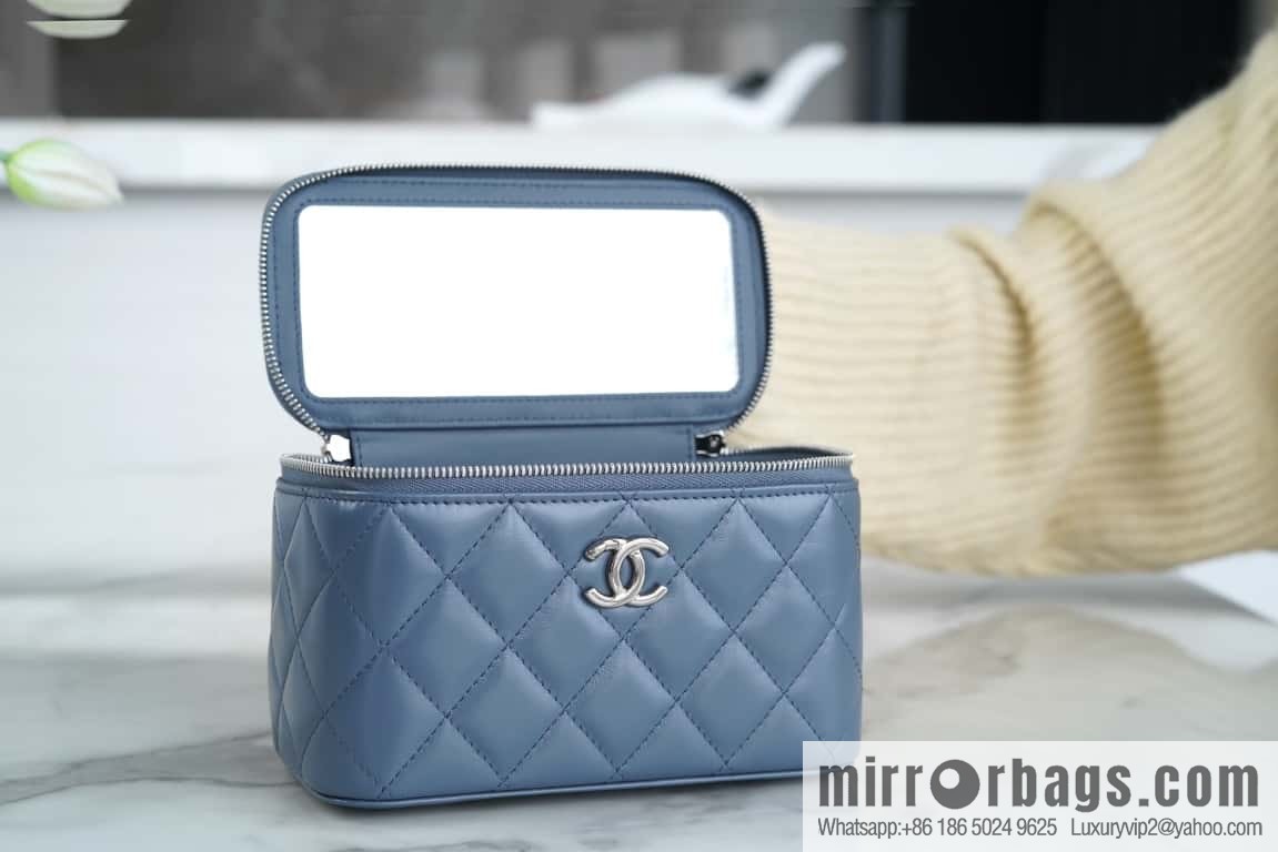 𝗖𝗛𝗔𝗡𝗘𝗟 𝟮𝟯𝗸 rhinestone handle long box, haze blue 🔜 AP3593