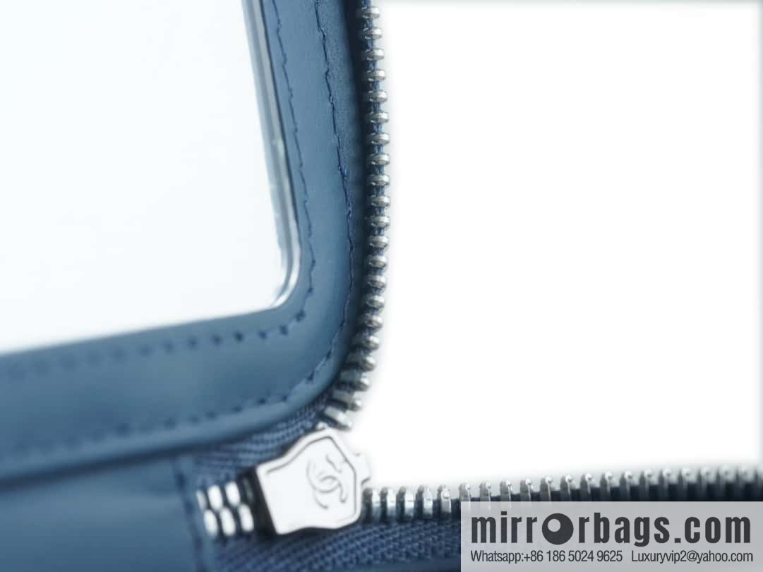 𝗖𝗛𝗔𝗡𝗘𝗟 𝟮𝟯𝗸 rhinestone handle long box, haze blue 🔜 AP3593