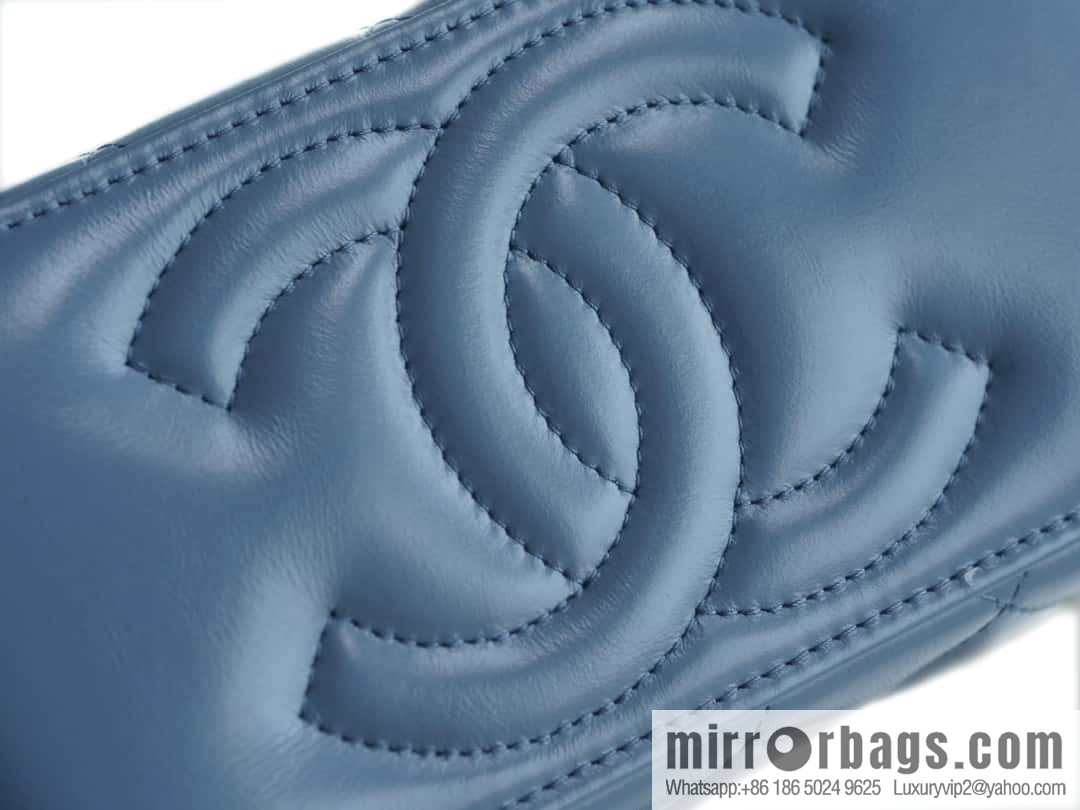 𝗖𝗛𝗔𝗡𝗘𝗟 𝟮𝟯𝗸 rhinestone handle long box, haze blue 🔜 AP3593