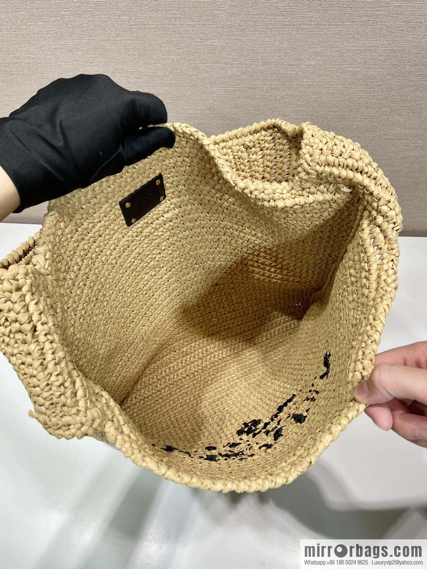 PRADA 🎉 raffia diagonal strap 🎉 1BG182 L