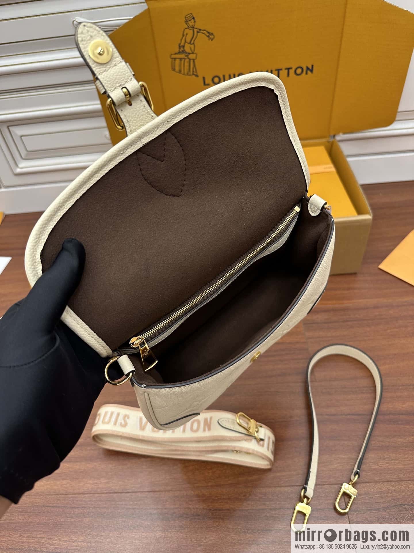 LV M46388 DIANE handbag