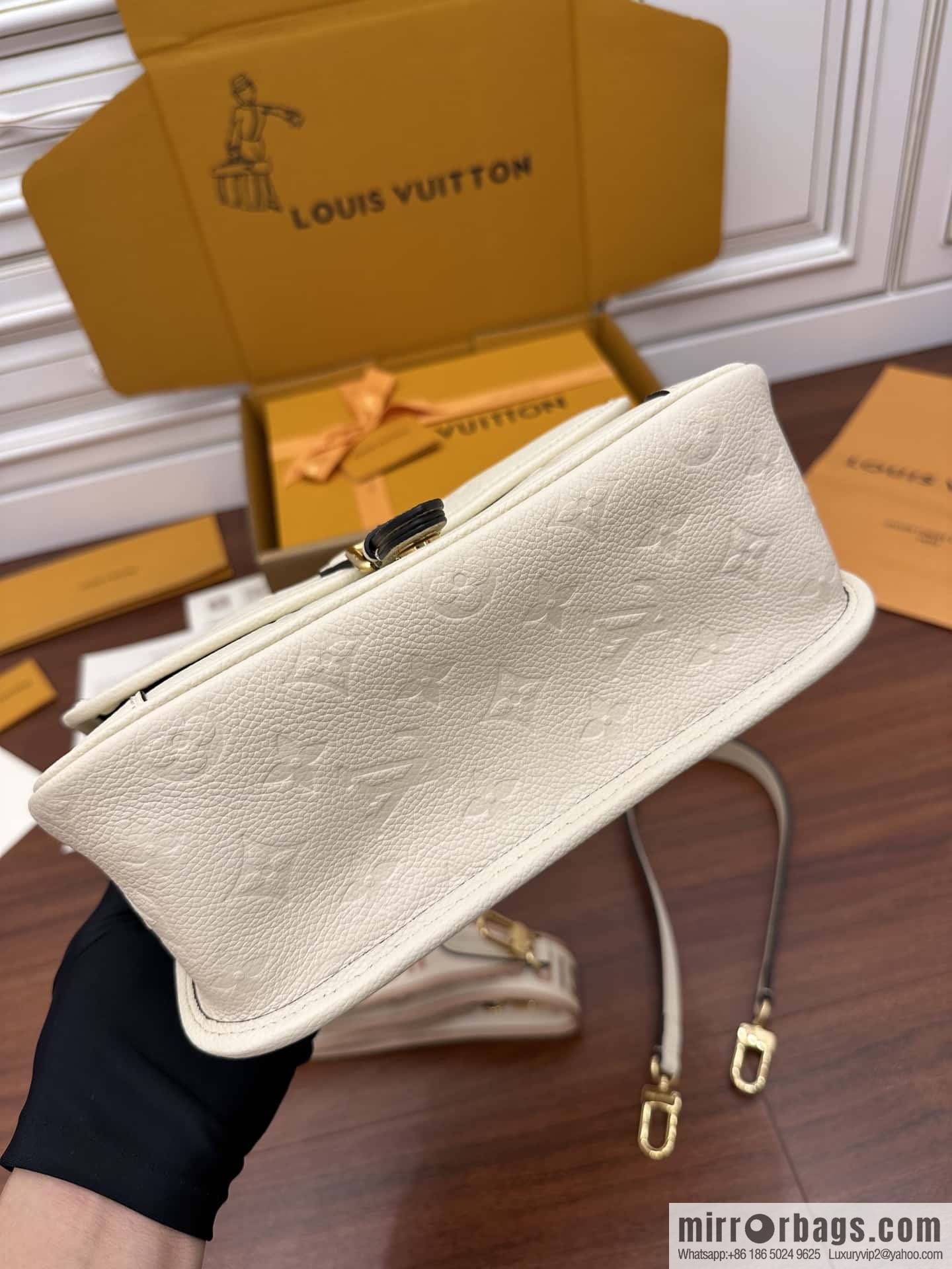 LV M46388 DIANE handbag