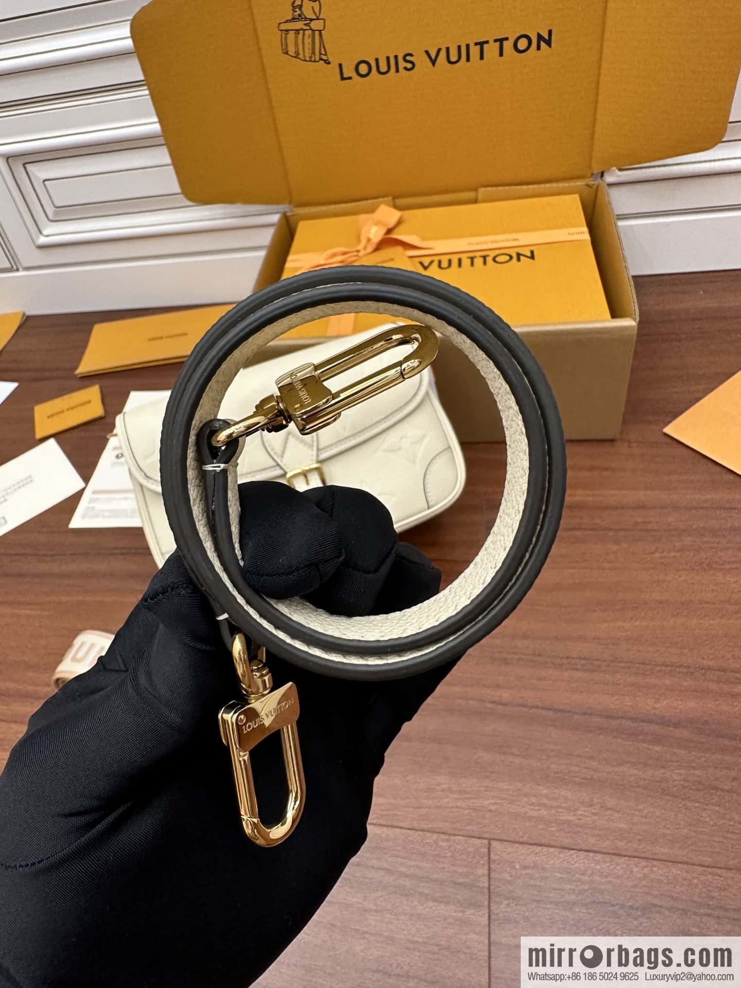LV M46388 DIANE handbag