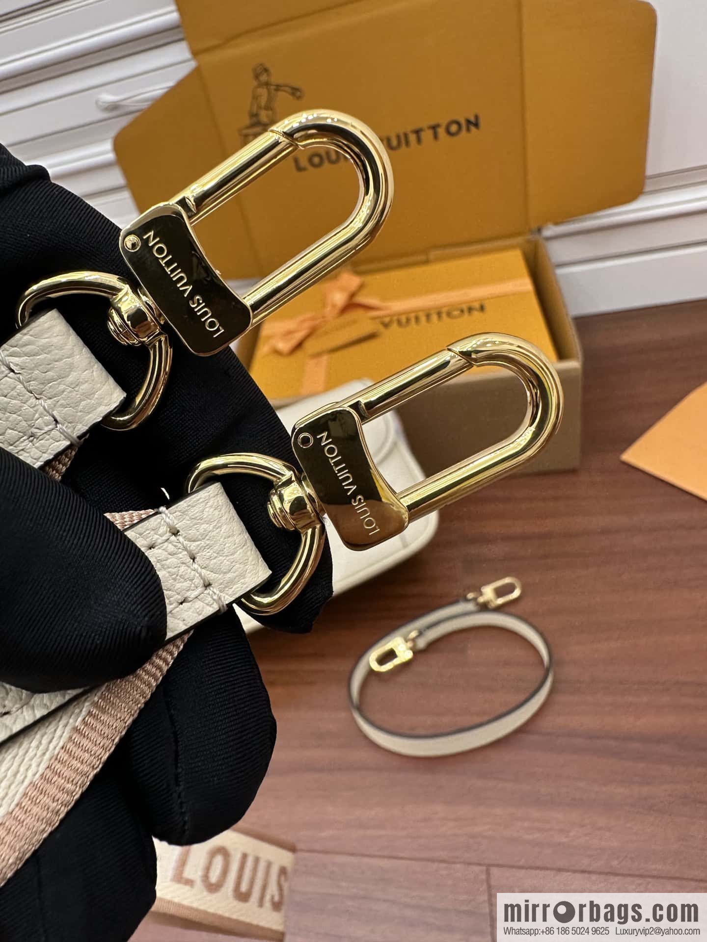 LV M46388 DIANE handbag