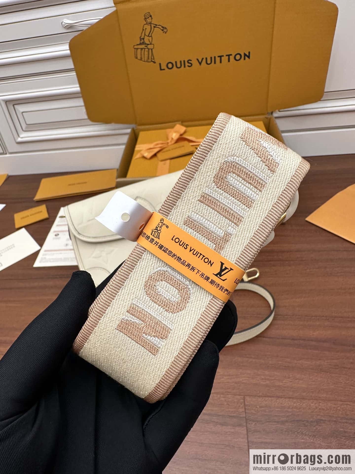 LV M46388 DIANE handbag