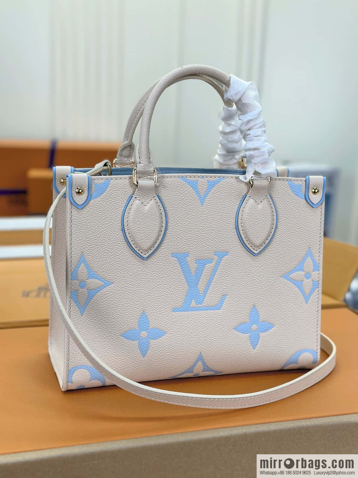 LV M46833 ONTHEGO small handbag