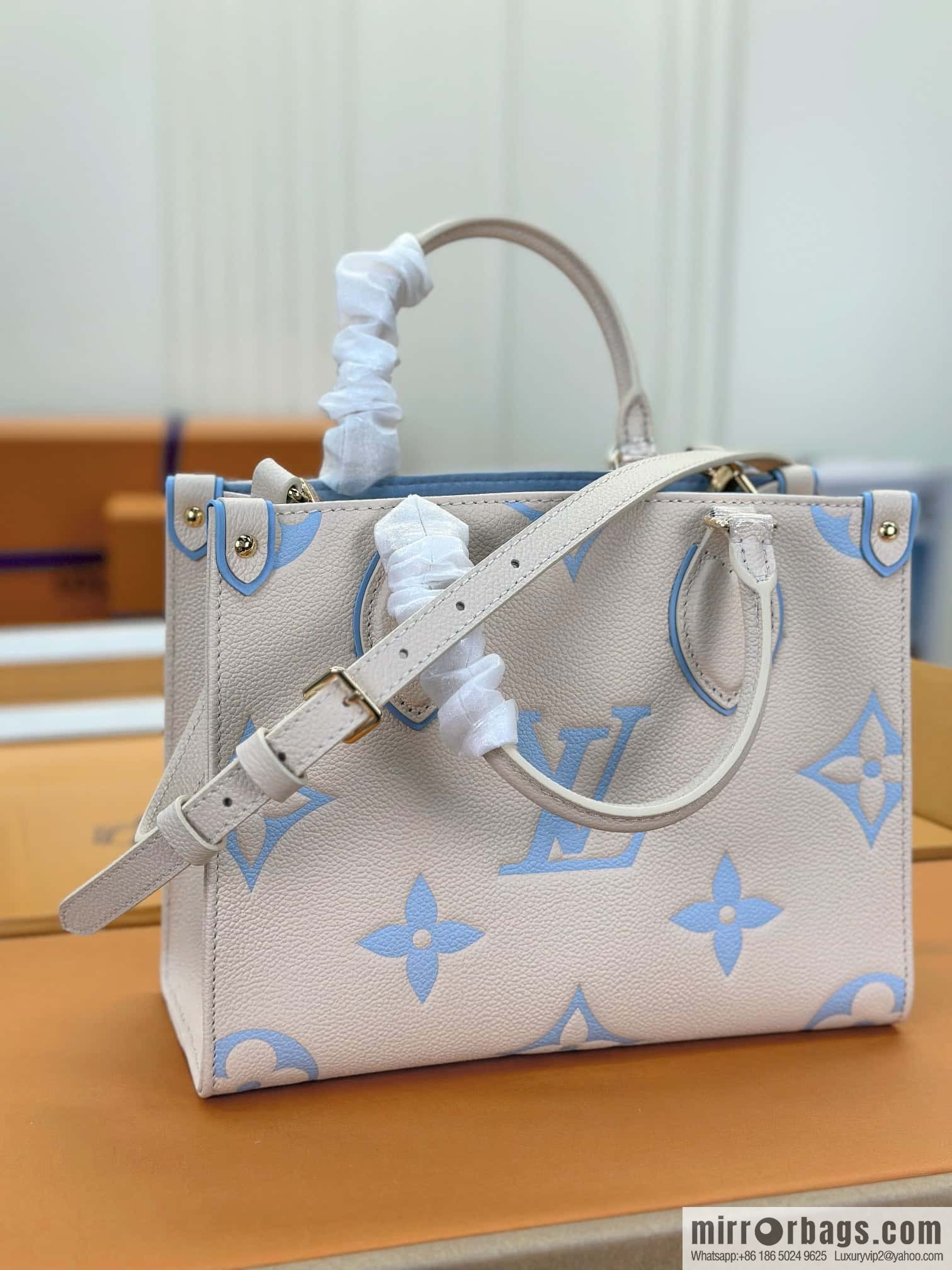 LV M46833 ONTHEGO small handbag