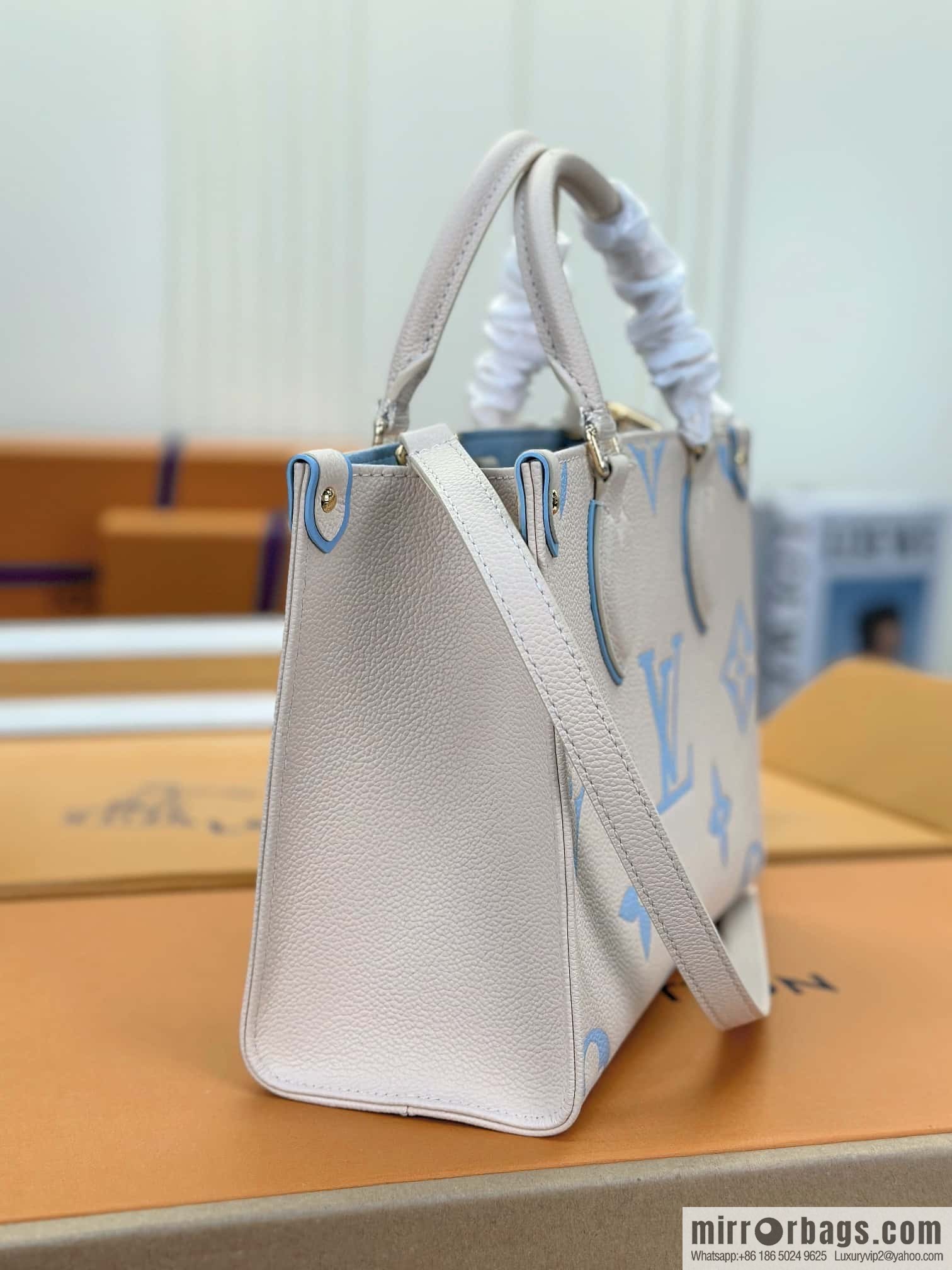 LV M46833 ONTHEGO small handbag