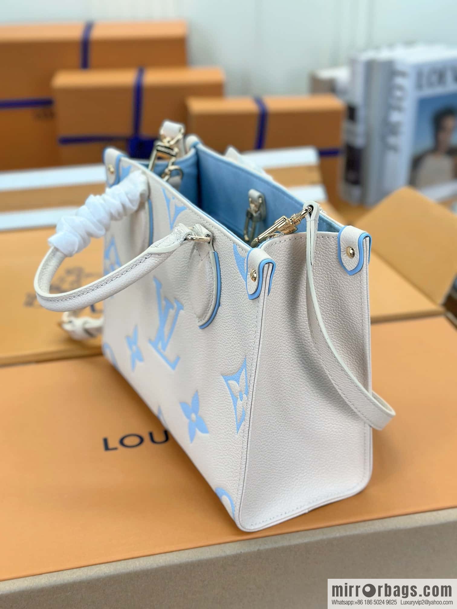 LV M46833 ONTHEGO small handbag