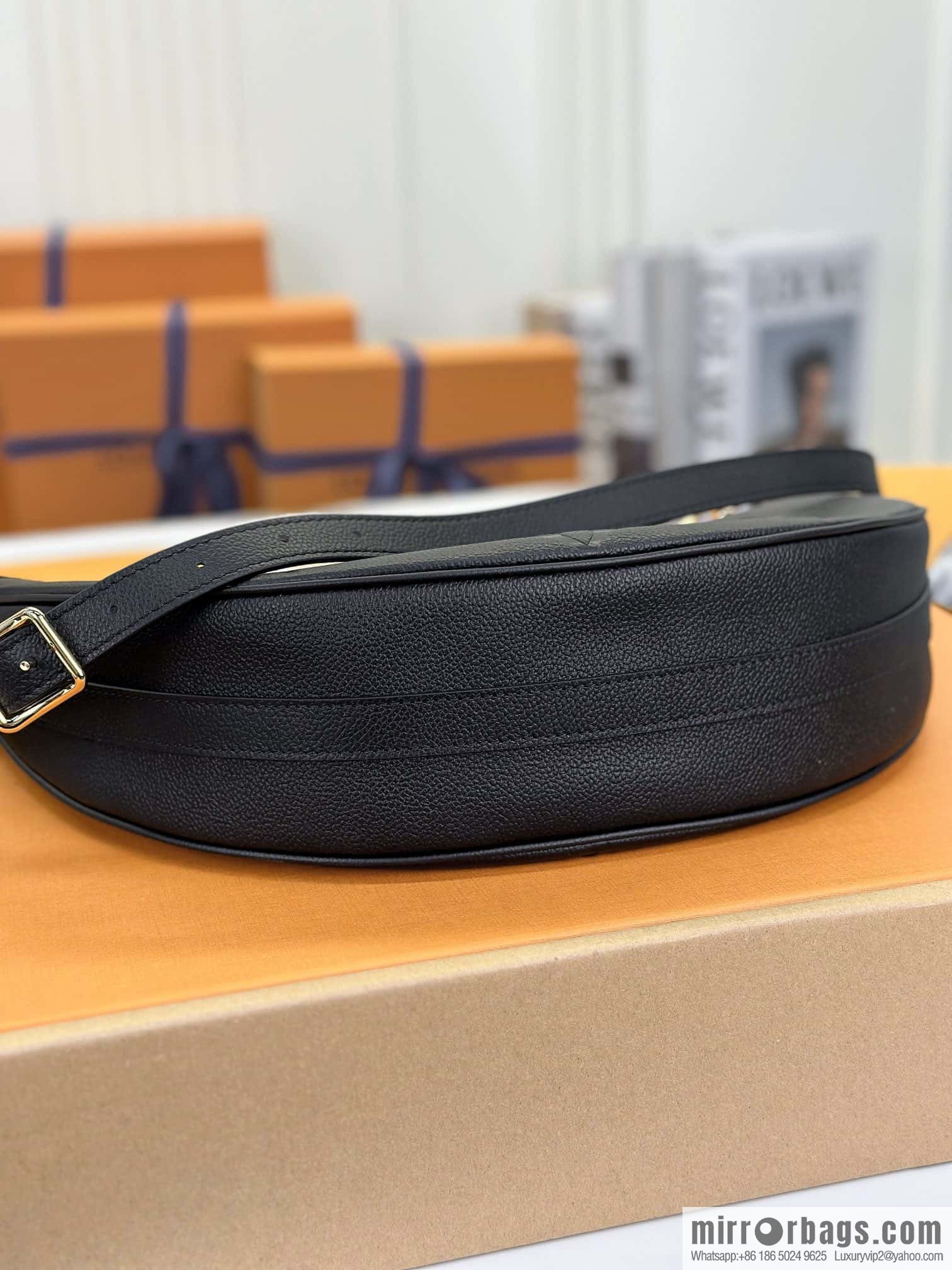 LV M46725 LOOP HOBO handbag