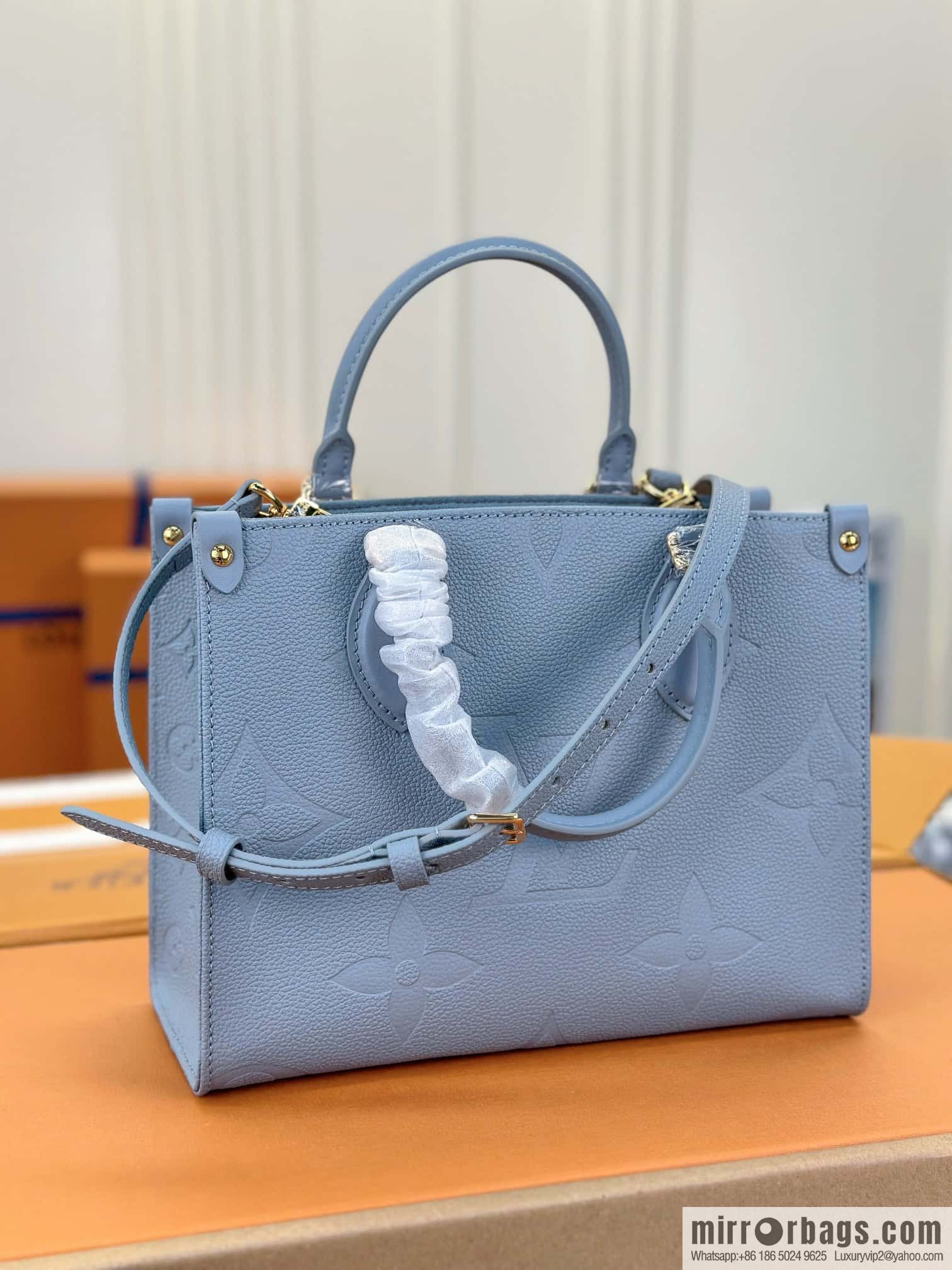 LV M46840 ONTHEGO small handbag