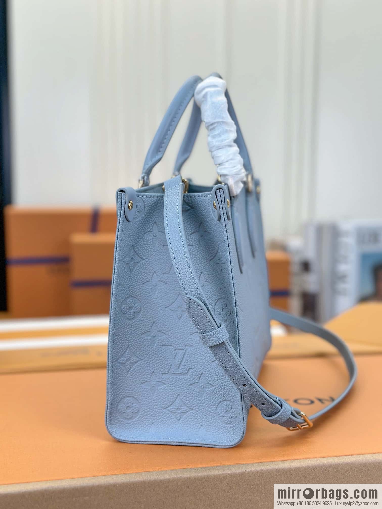 LV M46840 ONTHEGO small handbag