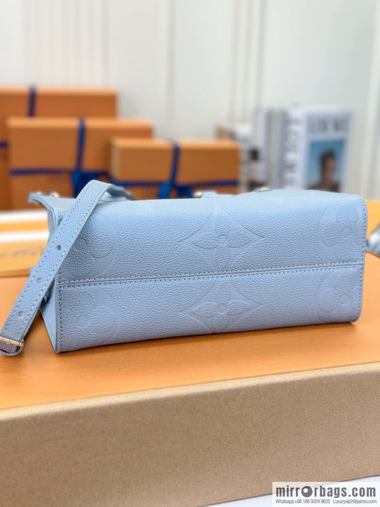 LV M46840 ONTHEGO small handbag