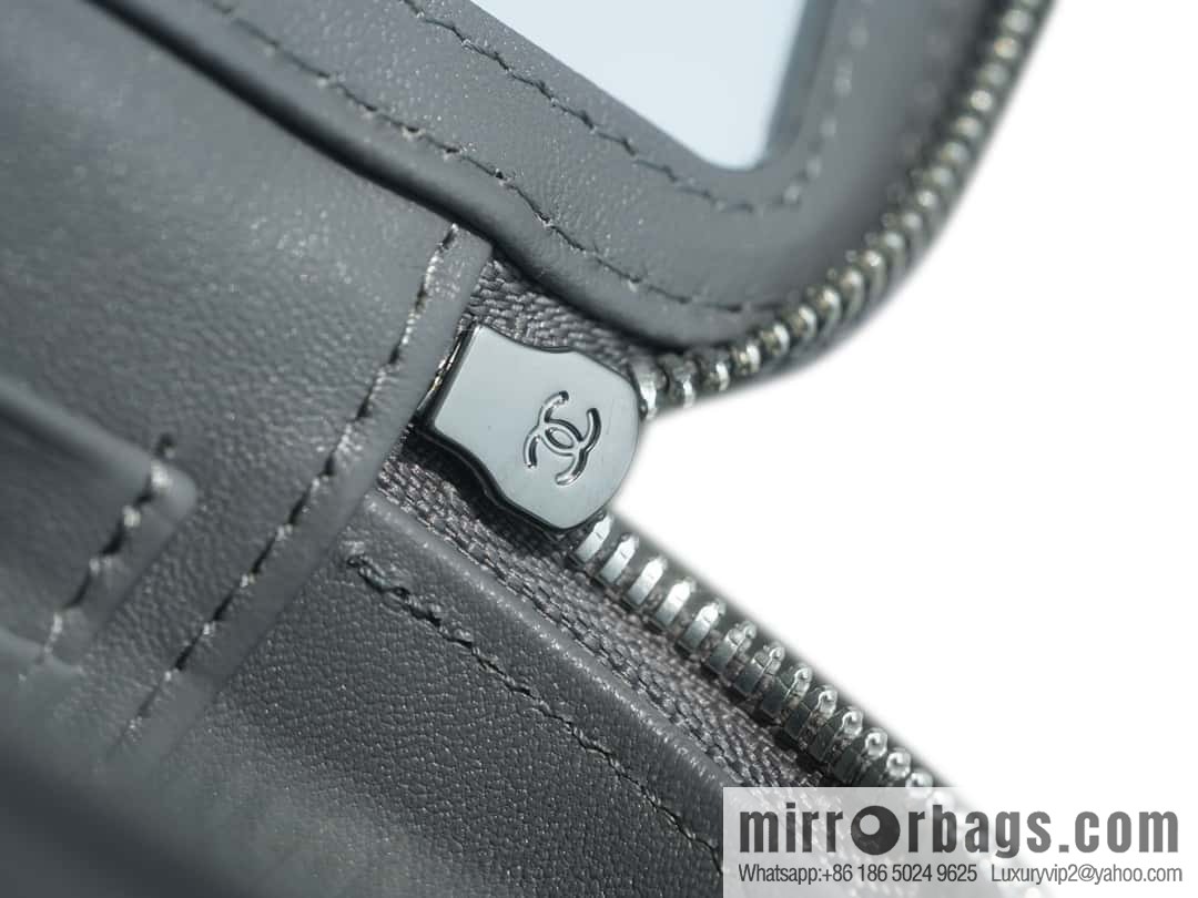 𝗖𝗛𝗔𝗡𝗘𝗟 𝟮𝟯𝗸 Rhinestone handle long box, dark grey 🔜 AP3593