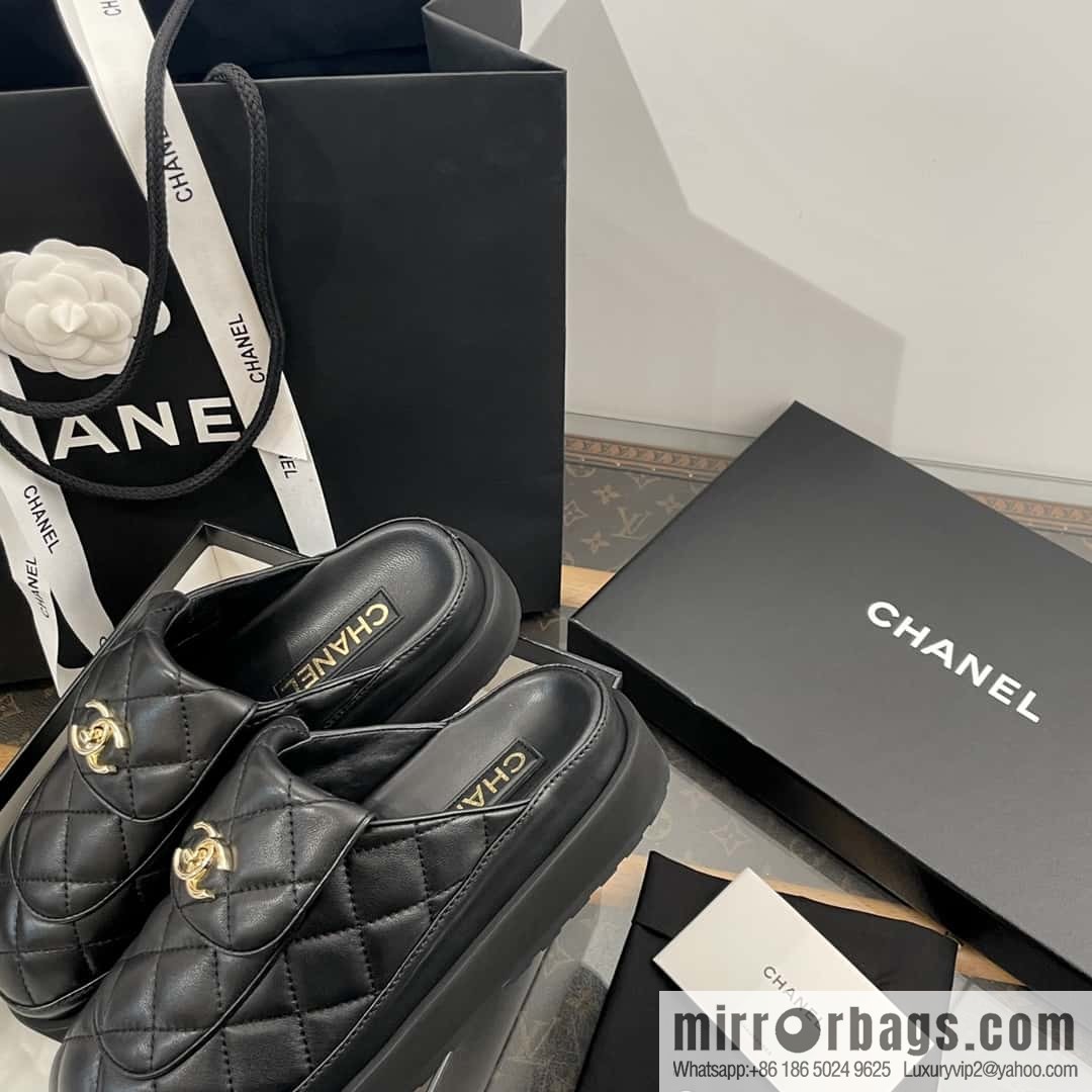 CHANEL Xiaoxiang rhombus metal buckle platform loafers